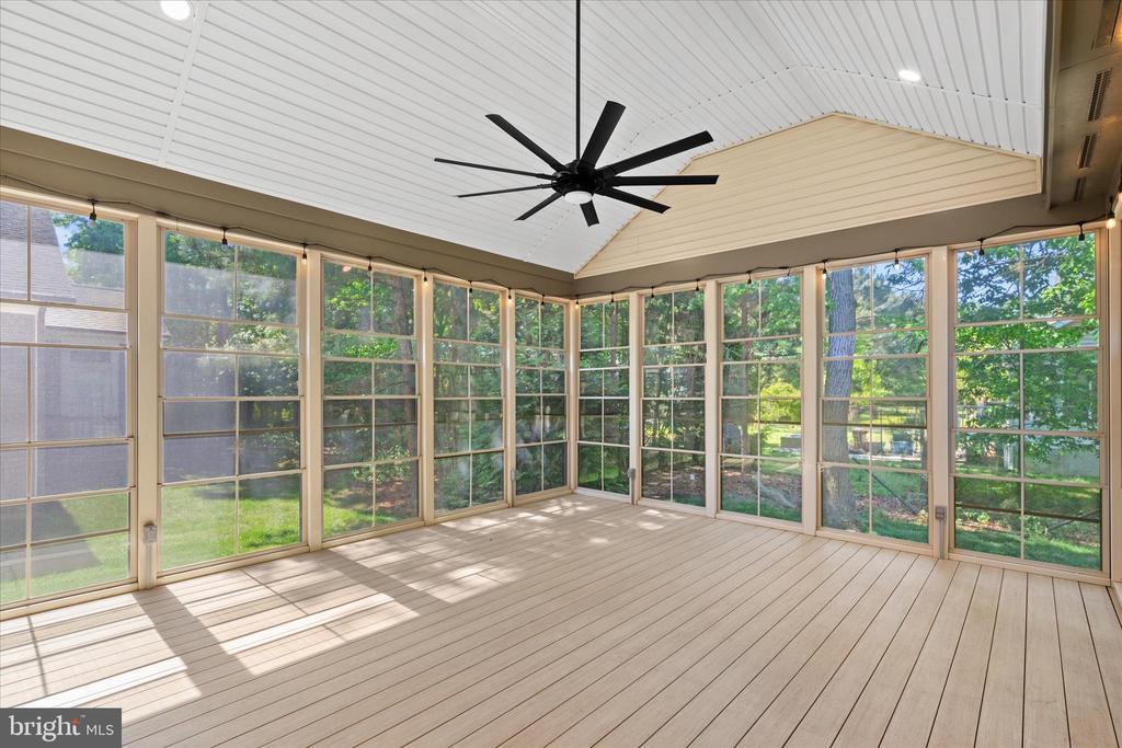 36346 REDSTART COURT
