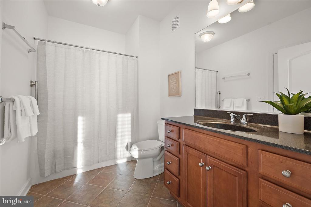 38407 BOXWOOD TERRACE Unit: 201