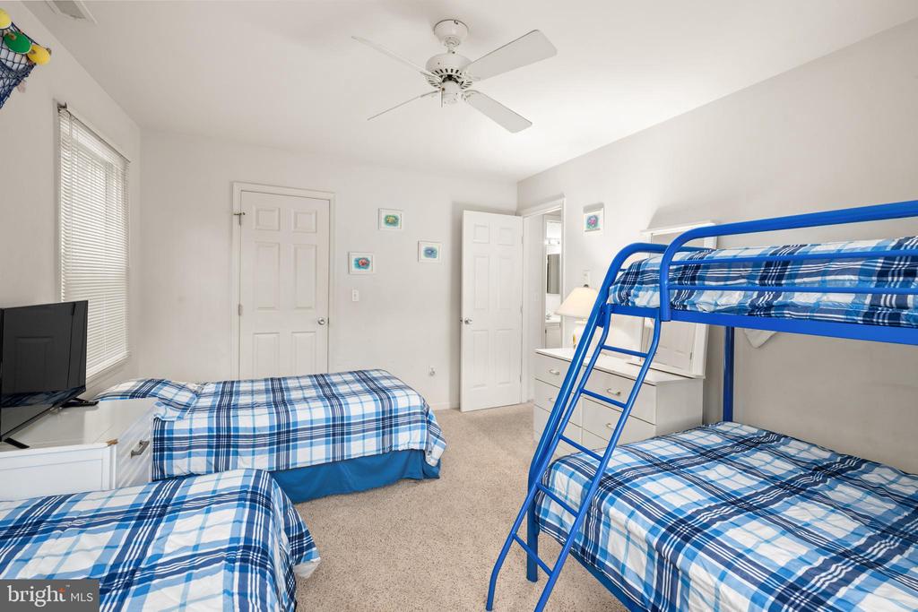 38489 MAINSAIL DRIVE Unit: 22