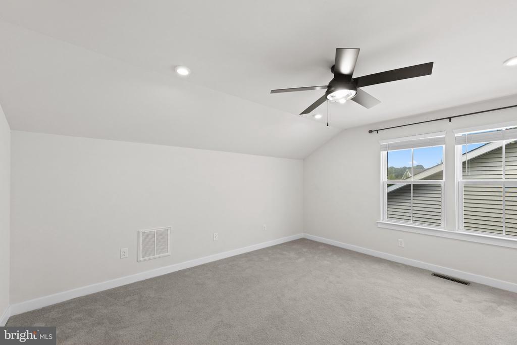36611 RED CEDAR LOOP Unit: 19