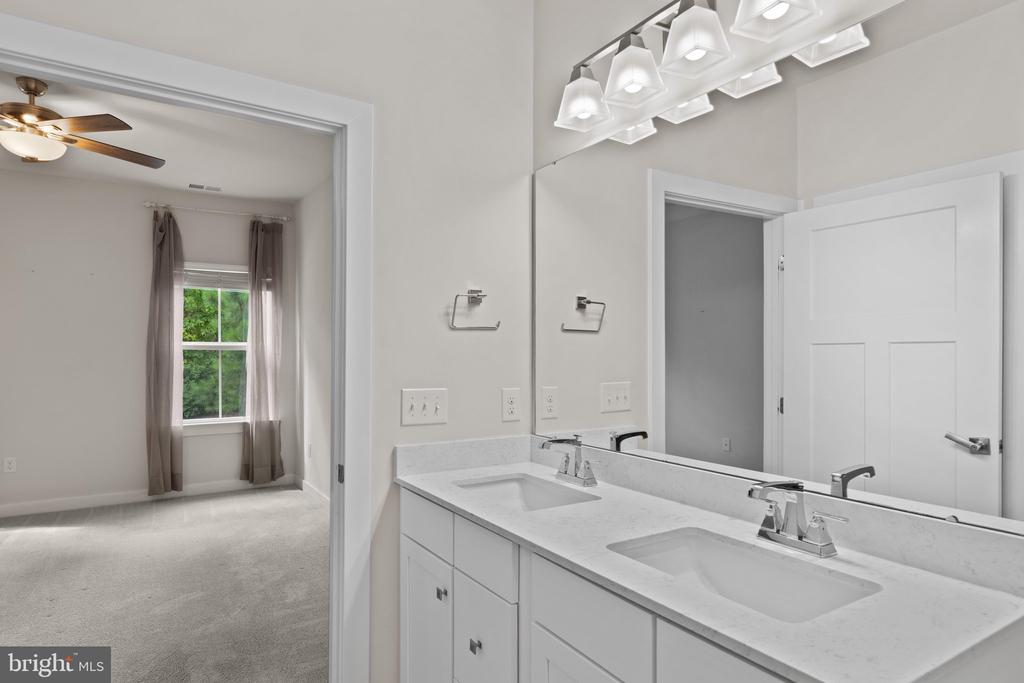 36611 RED CEDAR LOOP Unit: 19