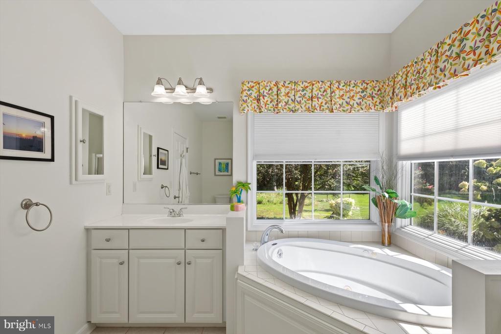 323 WALKABOUT ROAD