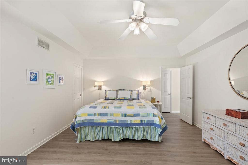 323 WALKABOUT ROAD
