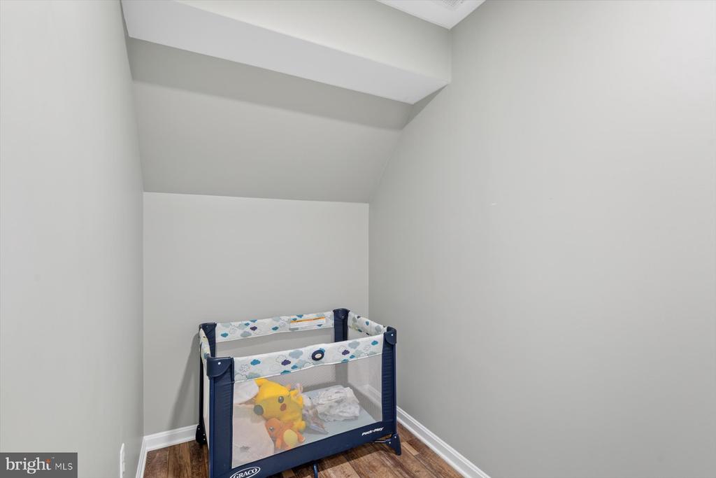 323 WALKABOUT ROAD