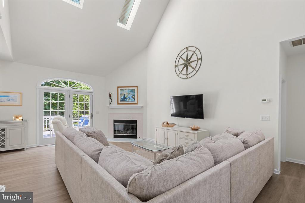 323 WALKABOUT ROAD