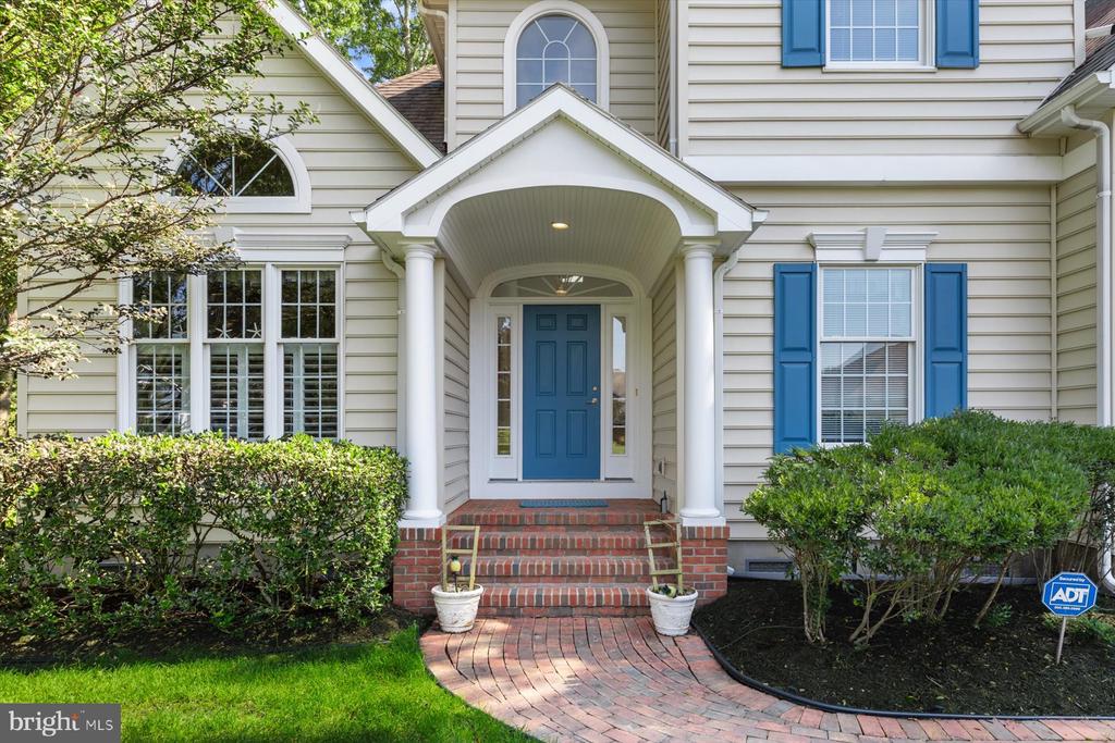 323 WALKABOUT ROAD