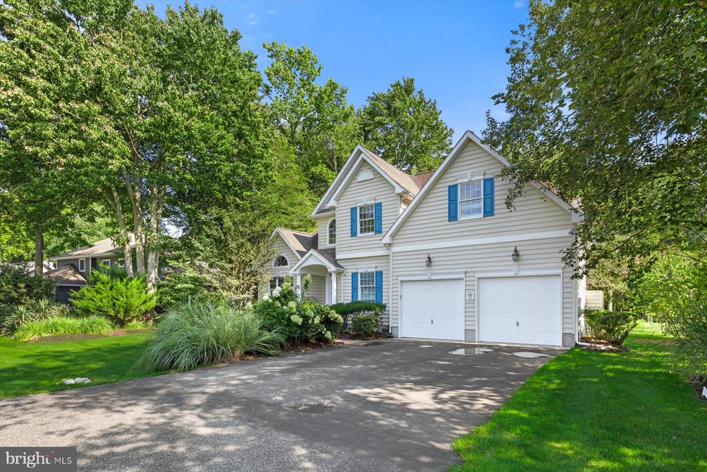 323 WALKABOUT ROAD