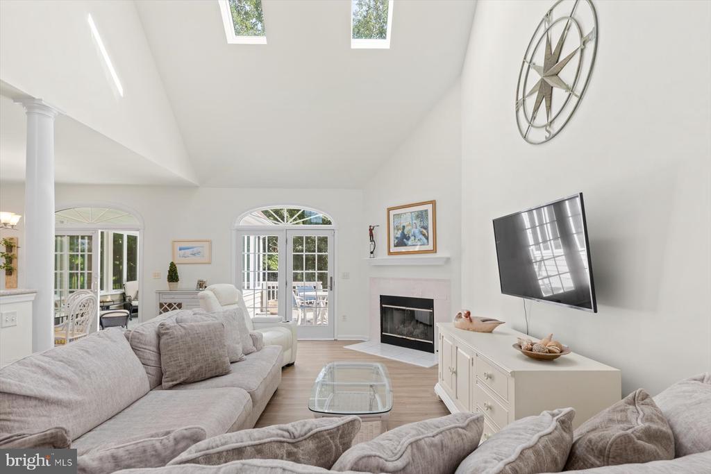 323 WALKABOUT ROAD
