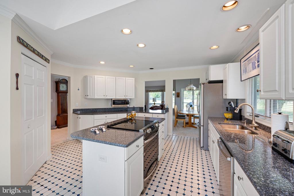 324 WALKABOUT ROAD