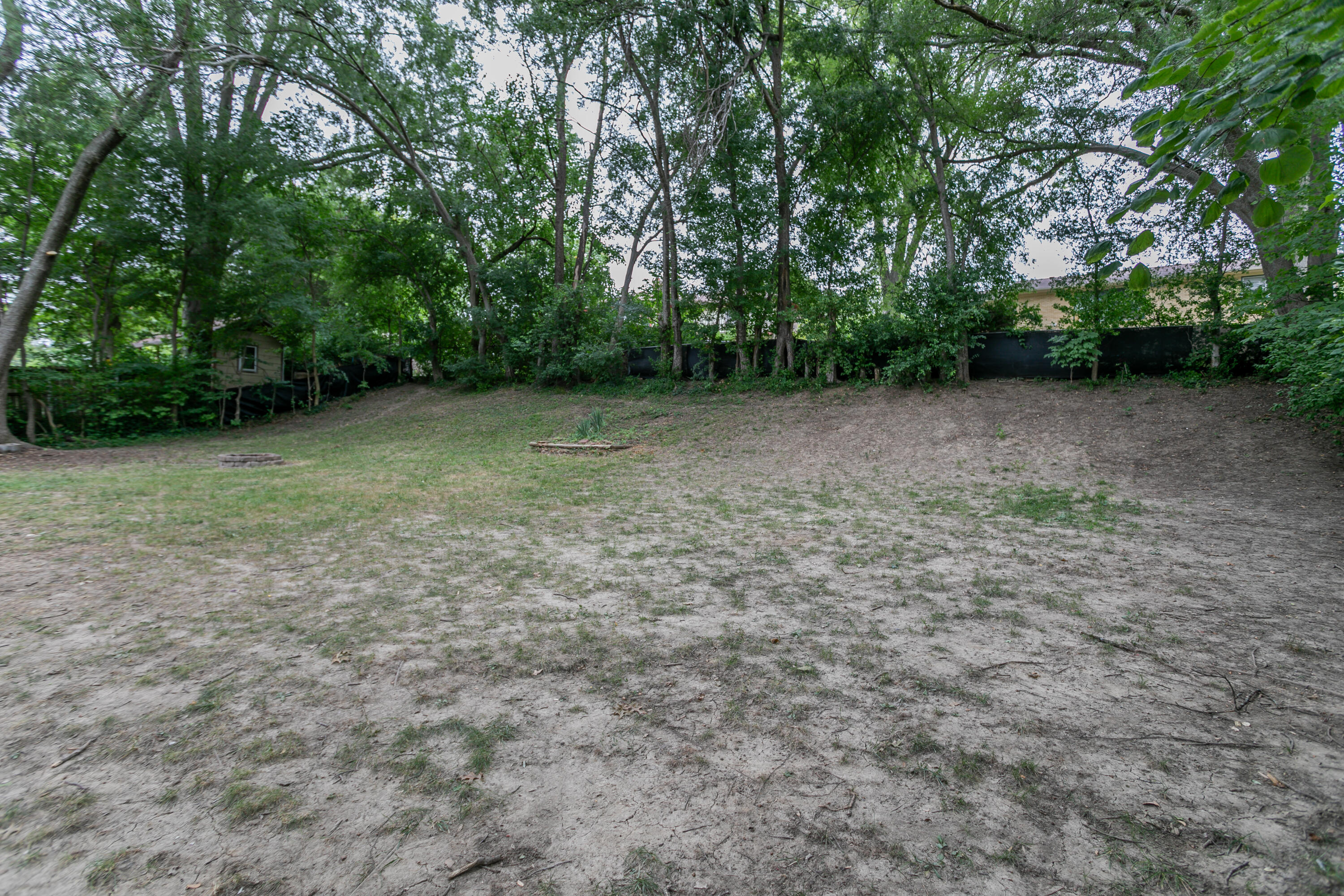 611 N VALLEY DR