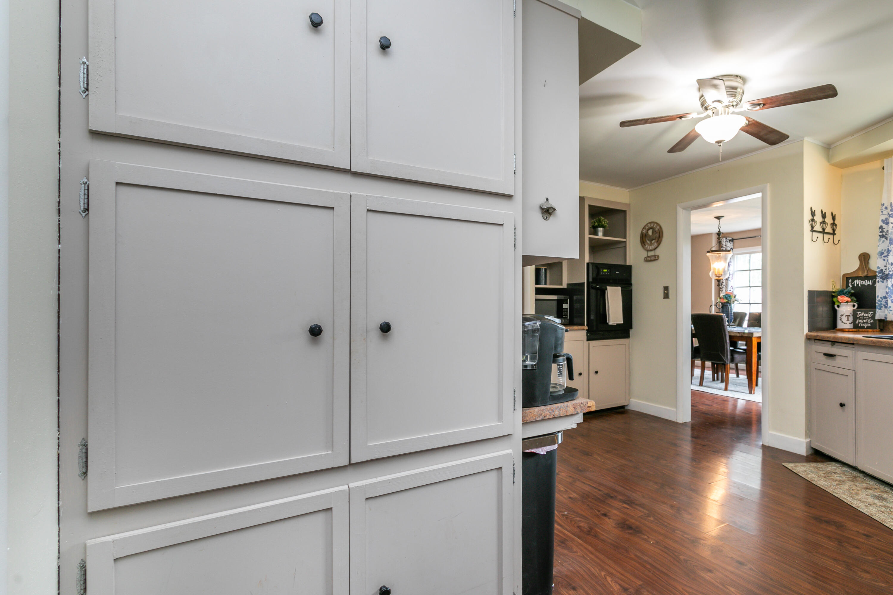 611 N VALLEY DR