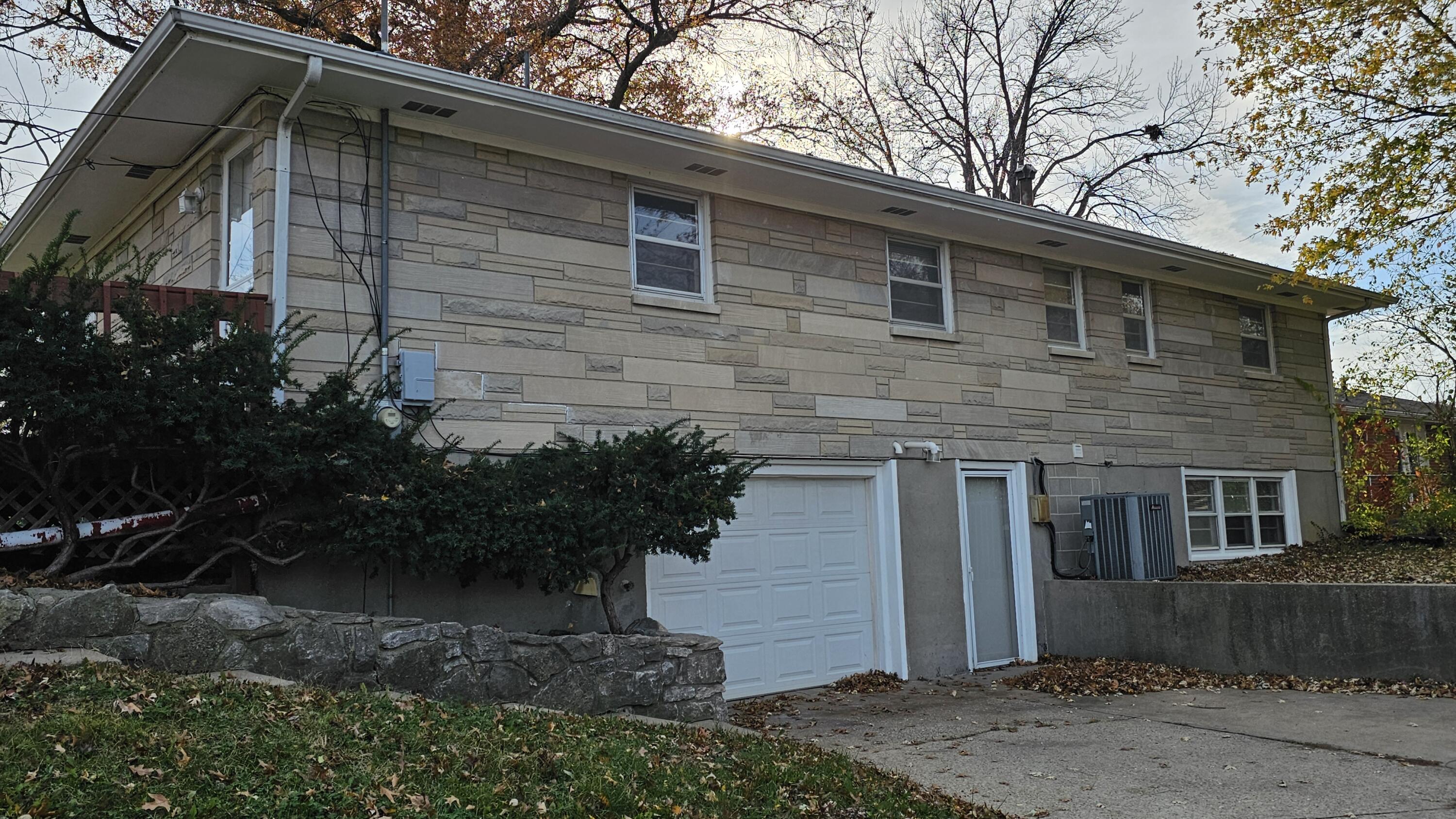 303 PARKADE BLVD