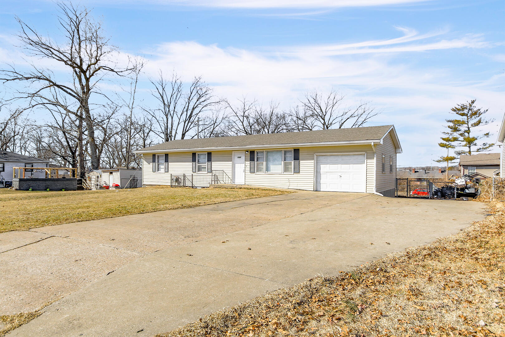 1505 SYLVAN LN