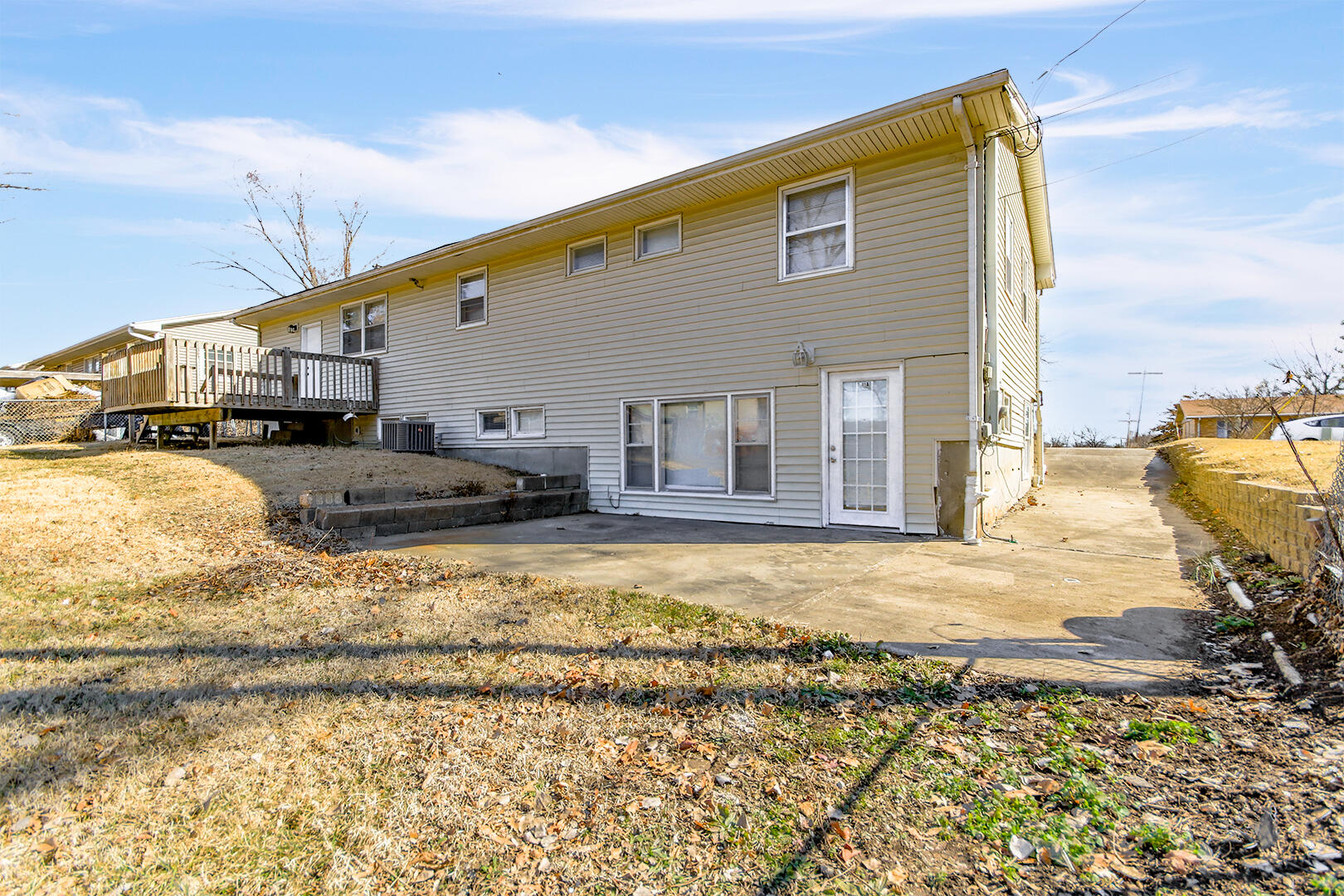 1505 SYLVAN LN