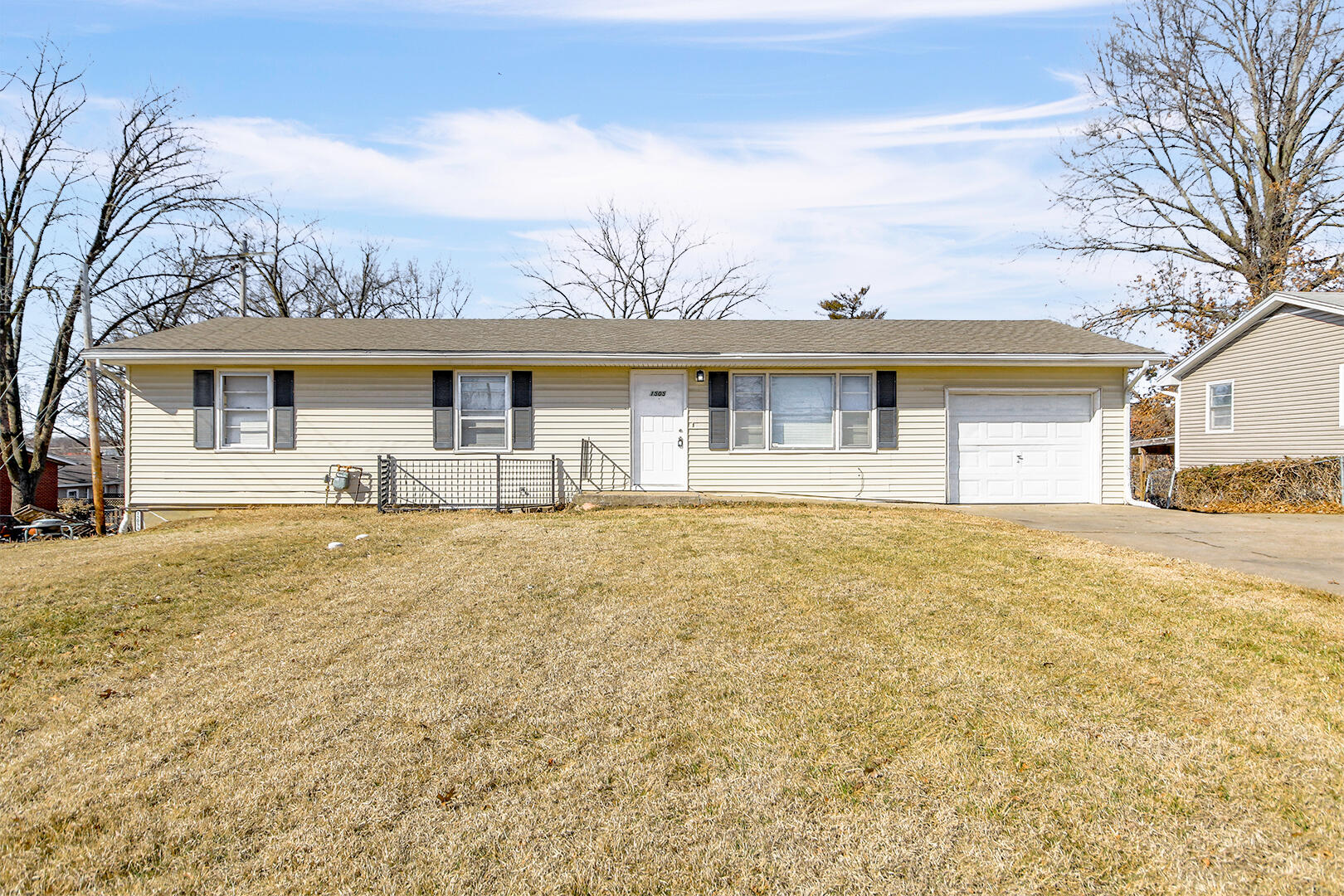 1505 SYLVAN LN