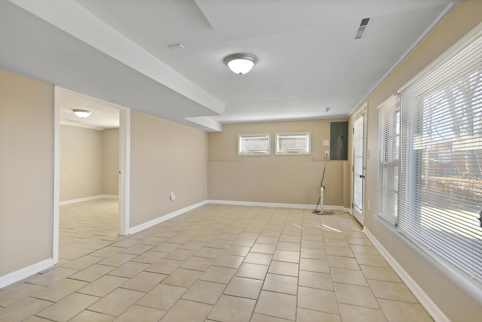 1505 SYLVAN LN