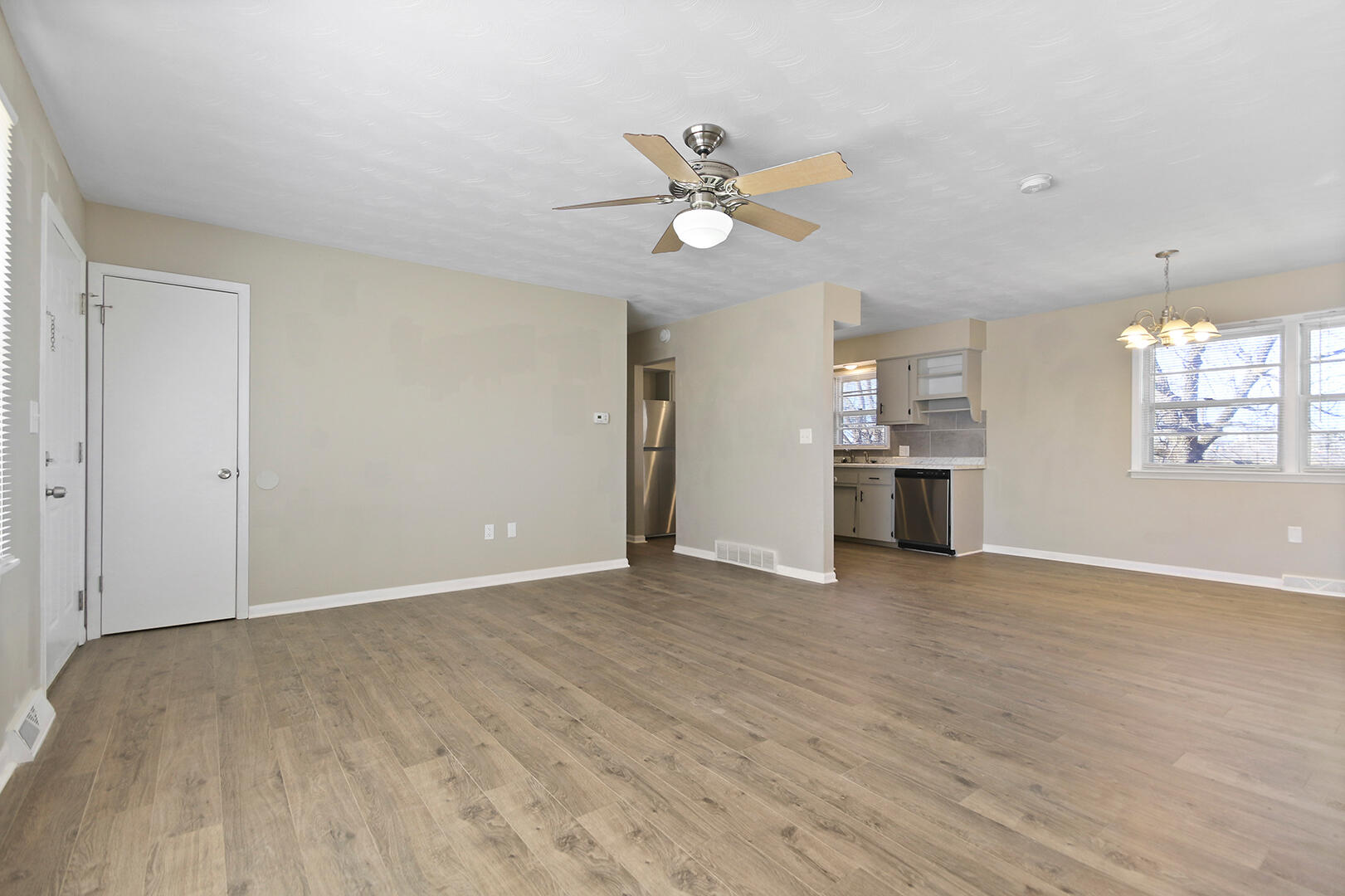 1505 SYLVAN LN