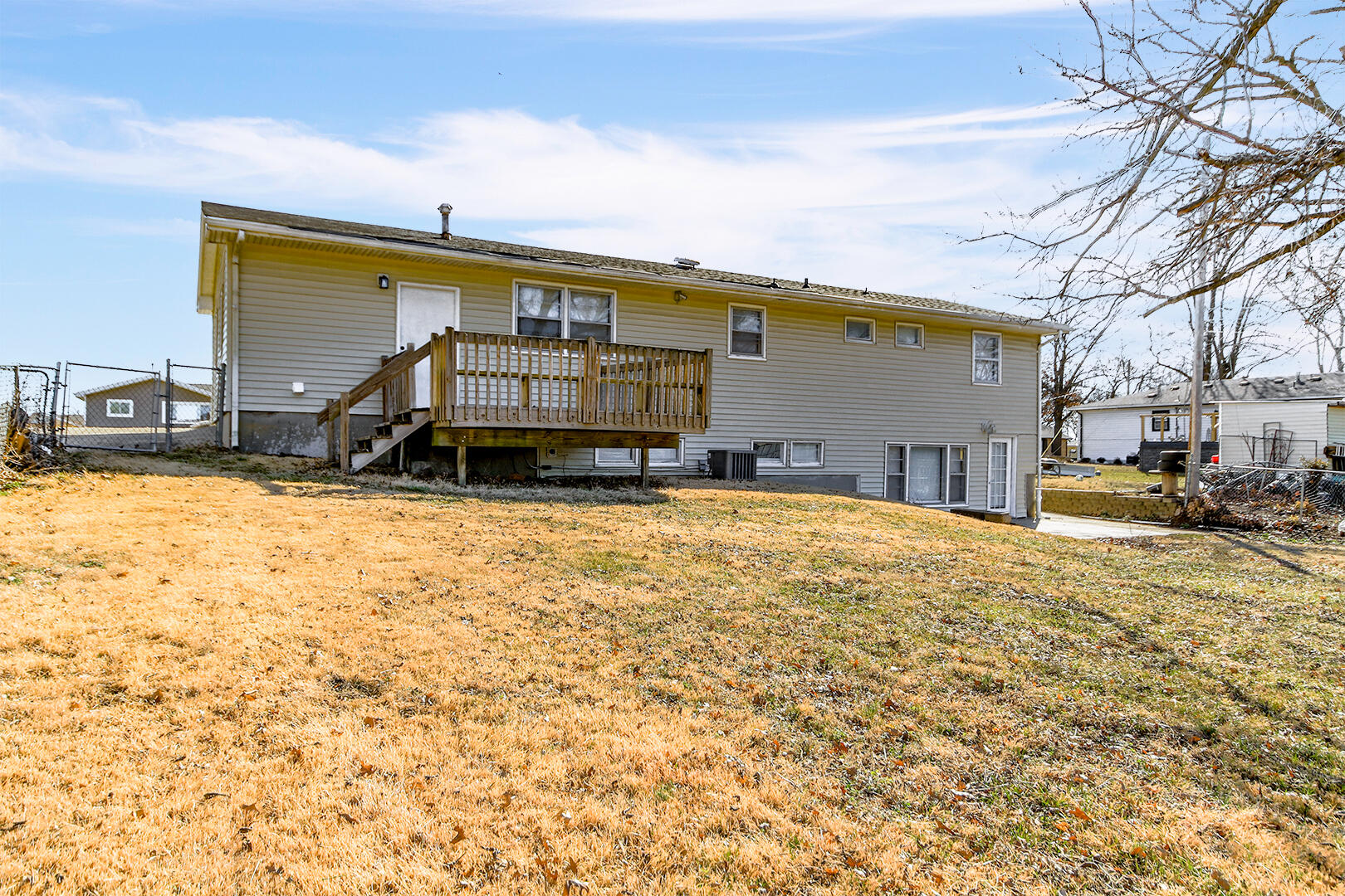 1505 SYLVAN LN
