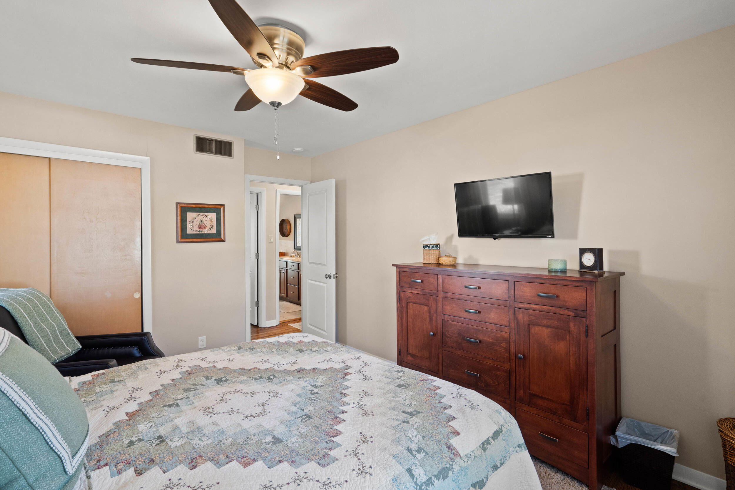 412 MAPLEWOOD DR