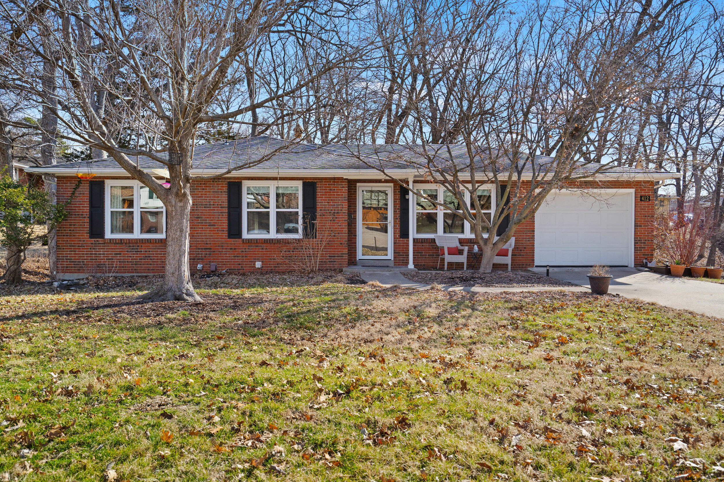 412 MAPLEWOOD DR