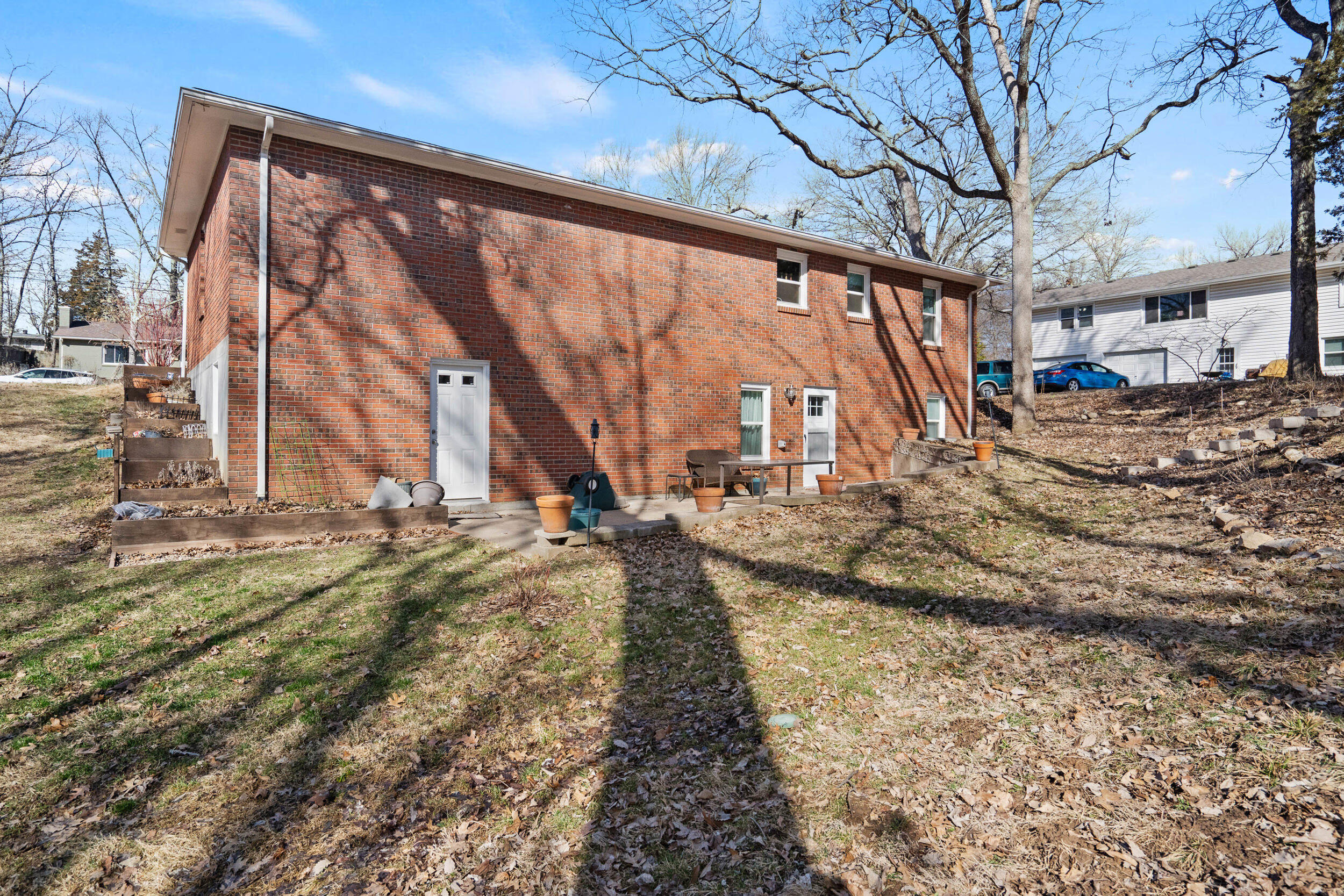 412 MAPLEWOOD DR
