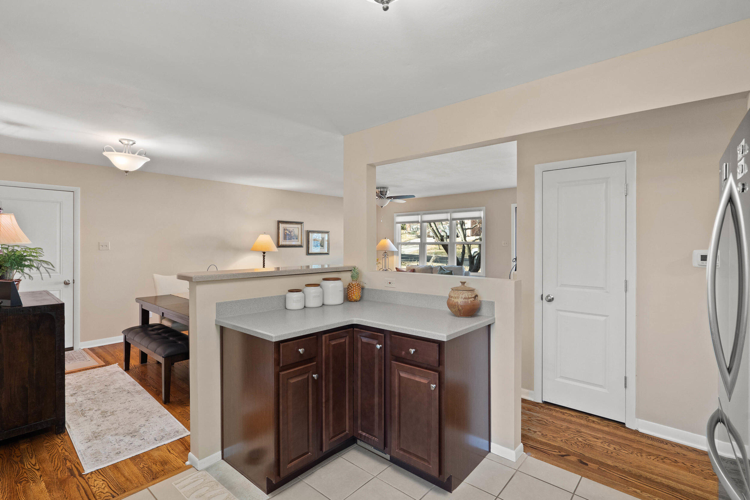 412 MAPLEWOOD DR
