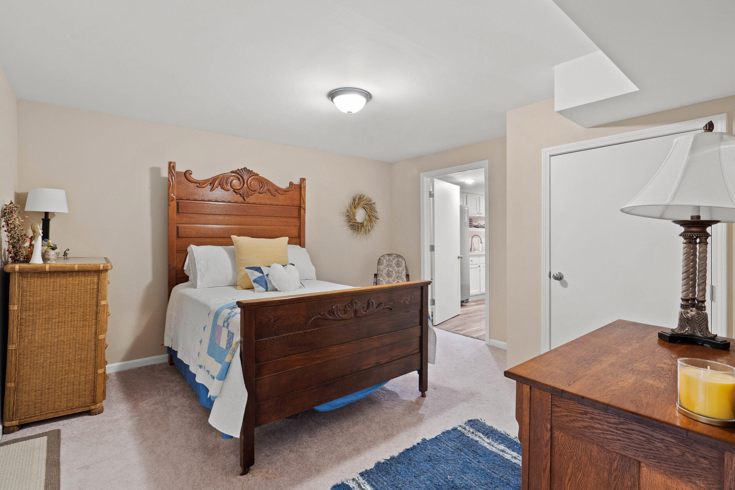 412 MAPLEWOOD DR