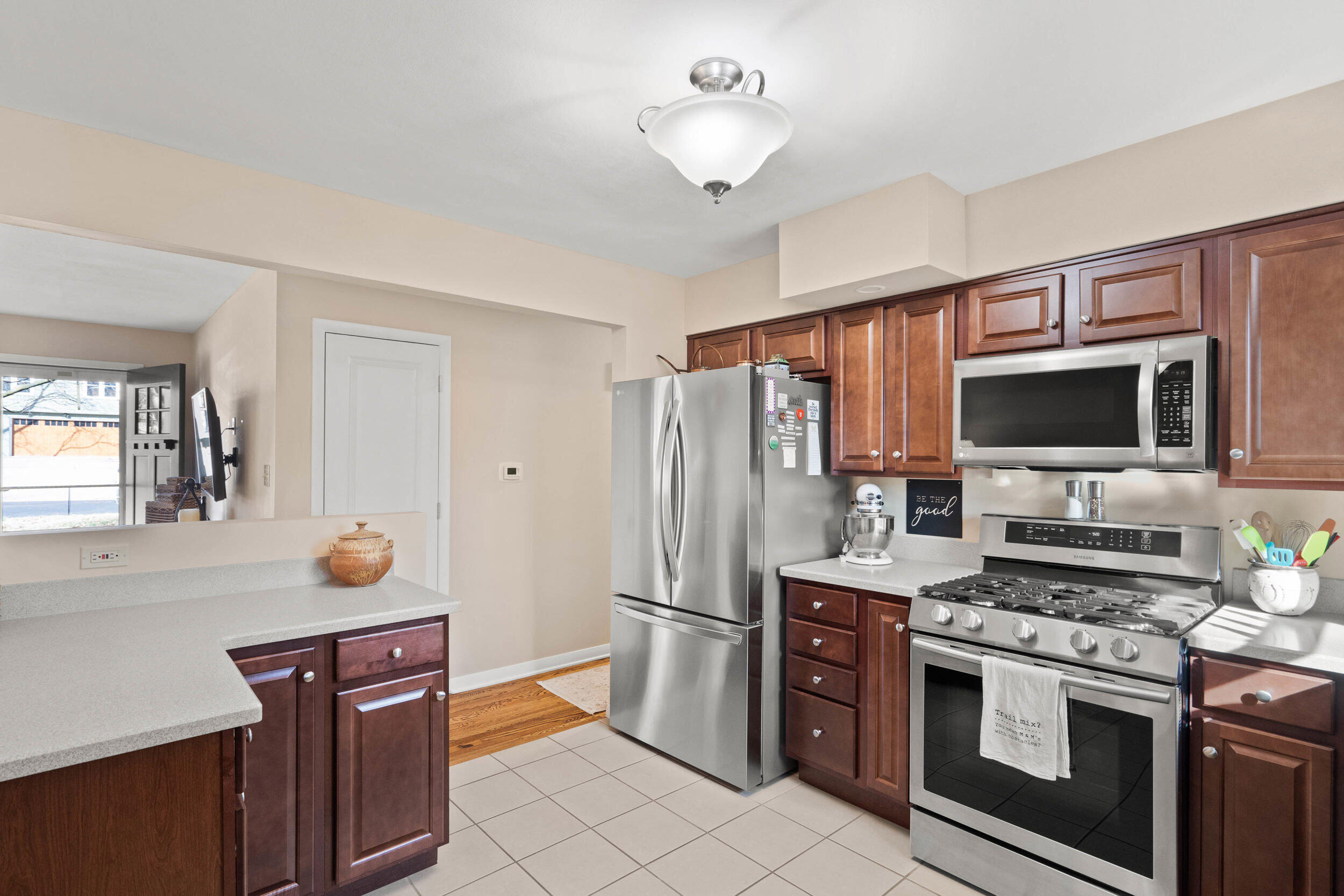 412 MAPLEWOOD DR