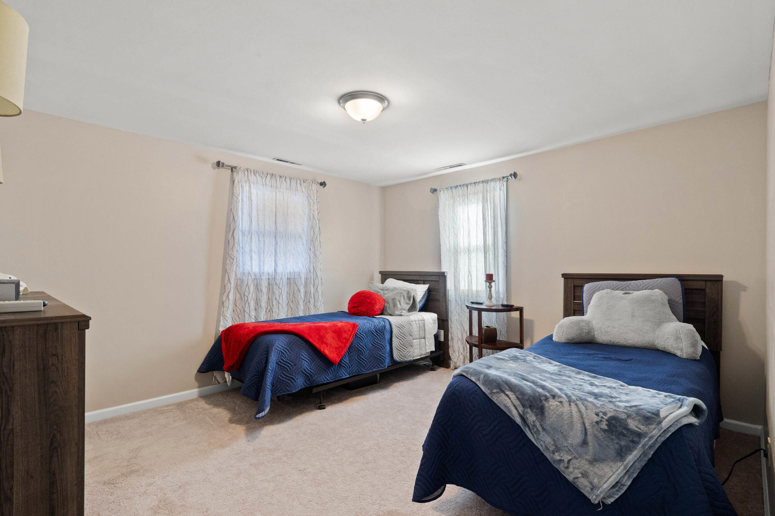 412 MAPLEWOOD DR