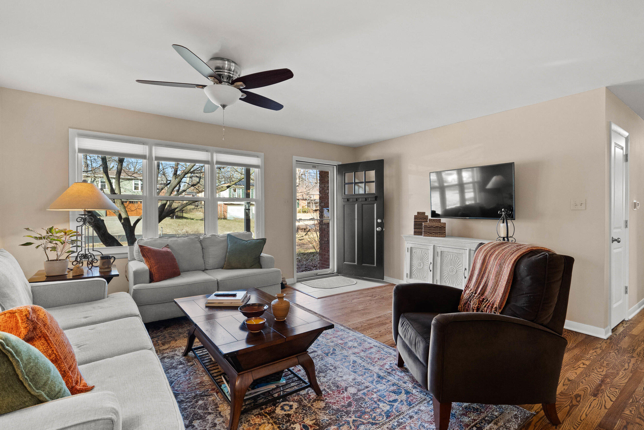 412 MAPLEWOOD DR