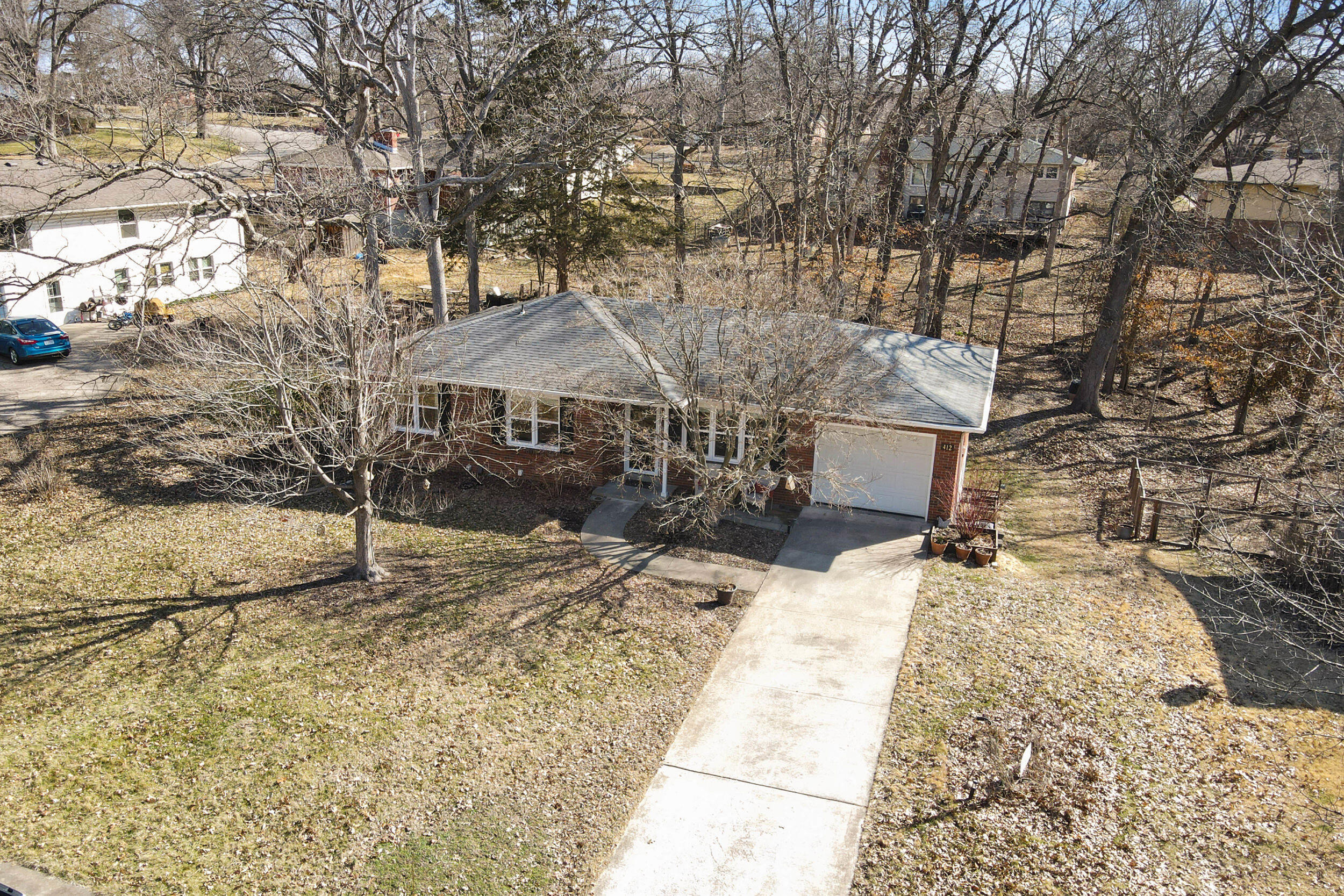 412 MAPLEWOOD DR