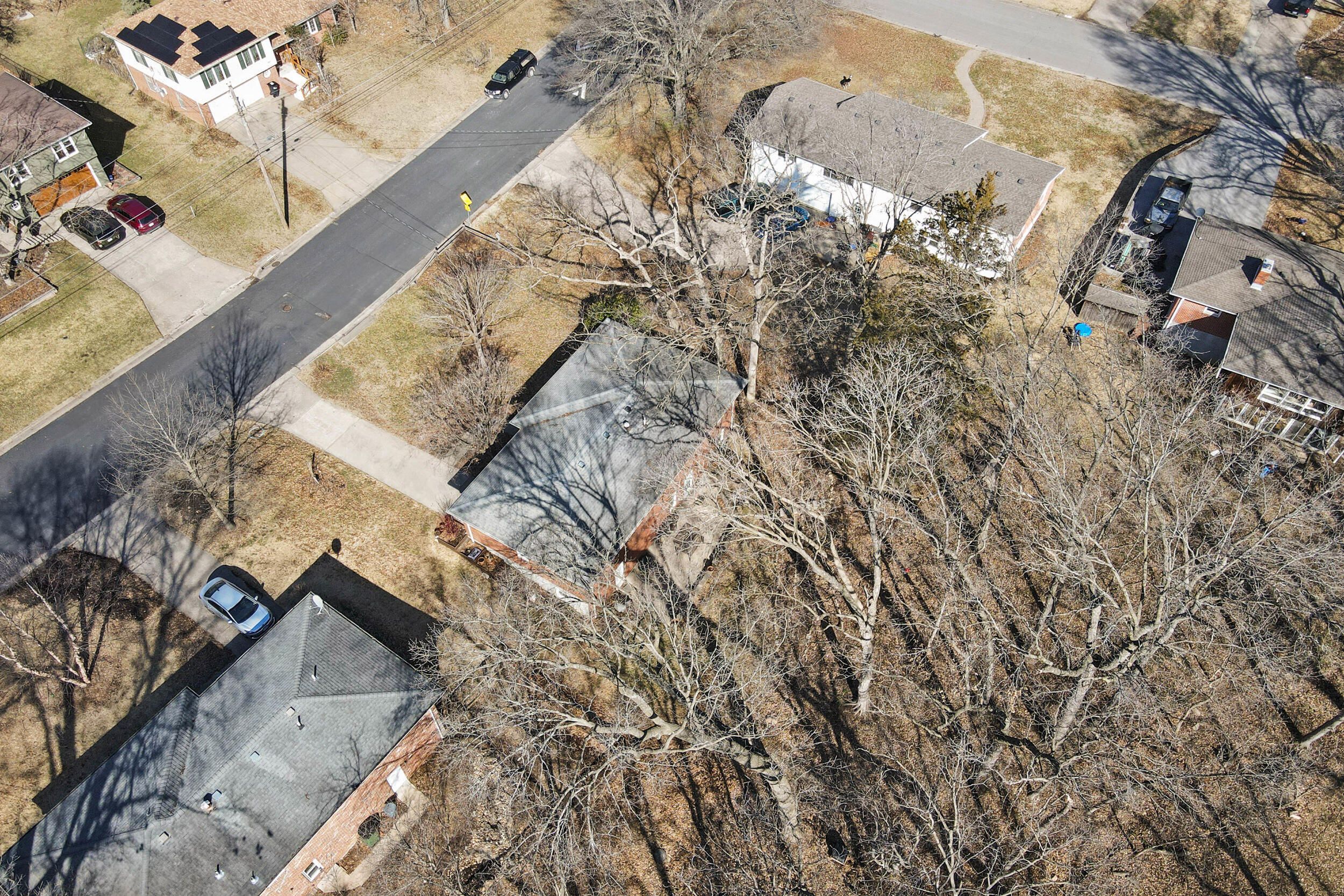 412 MAPLEWOOD DR