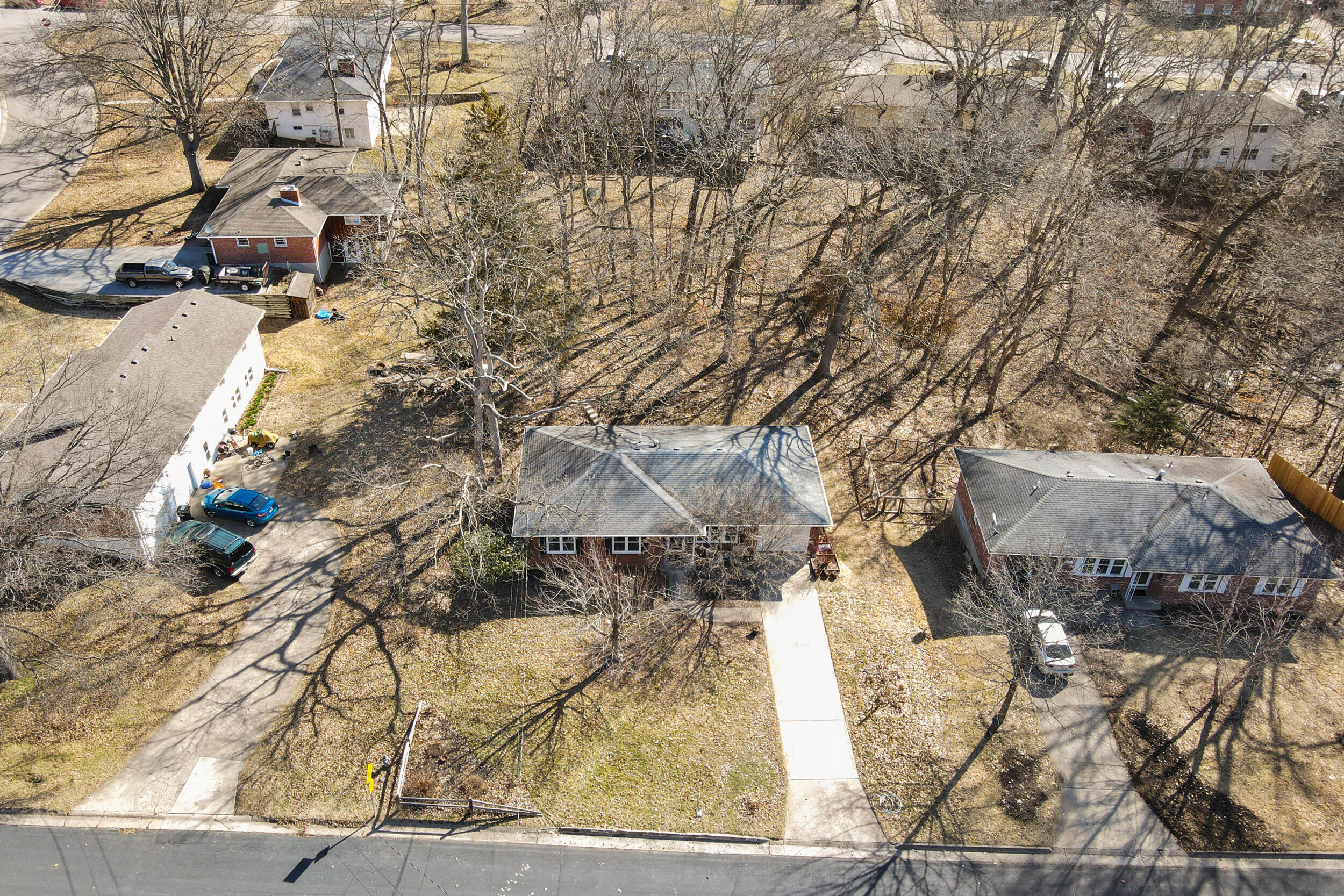 412 MAPLEWOOD DR