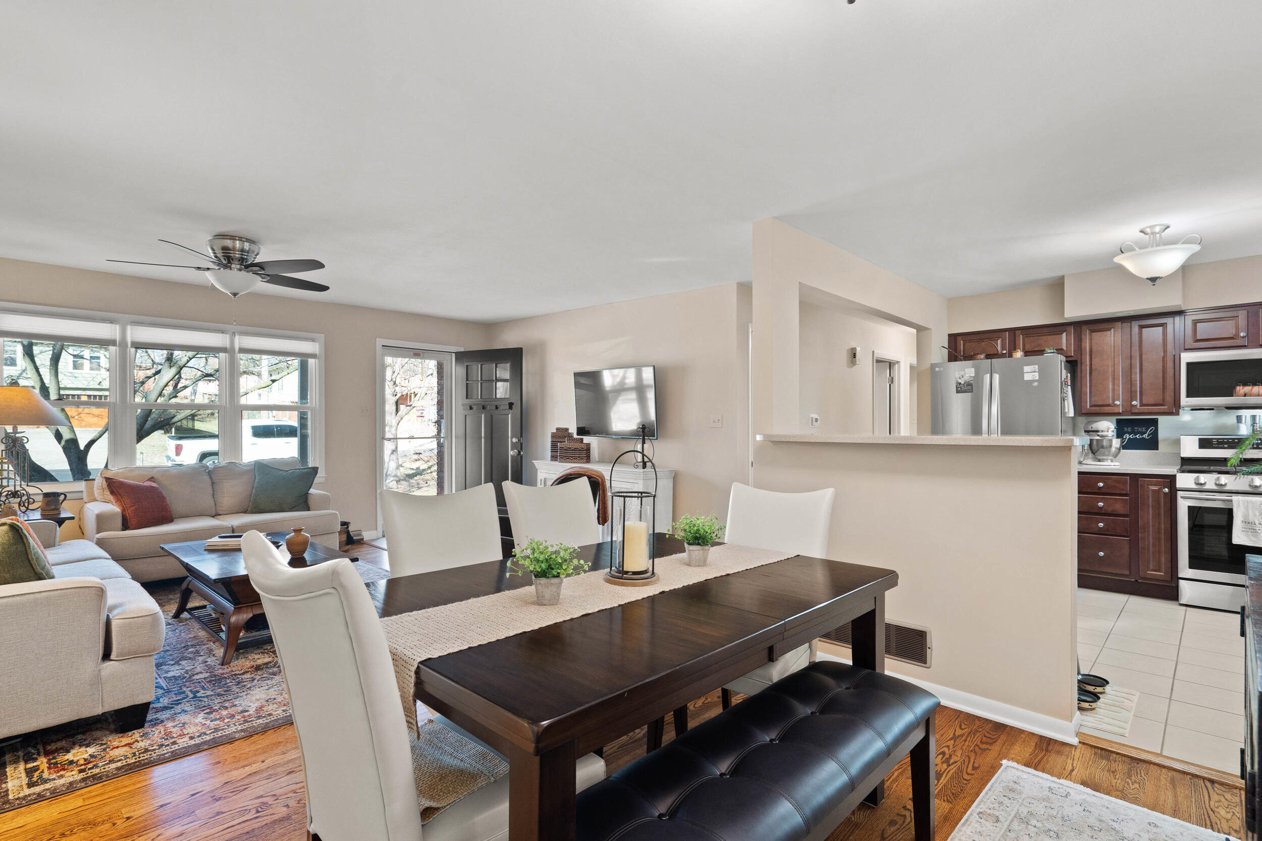 412 MAPLEWOOD DR