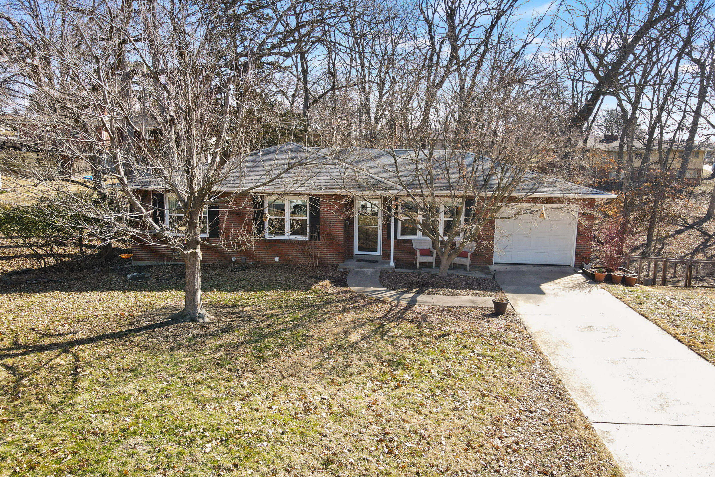 412 MAPLEWOOD DR