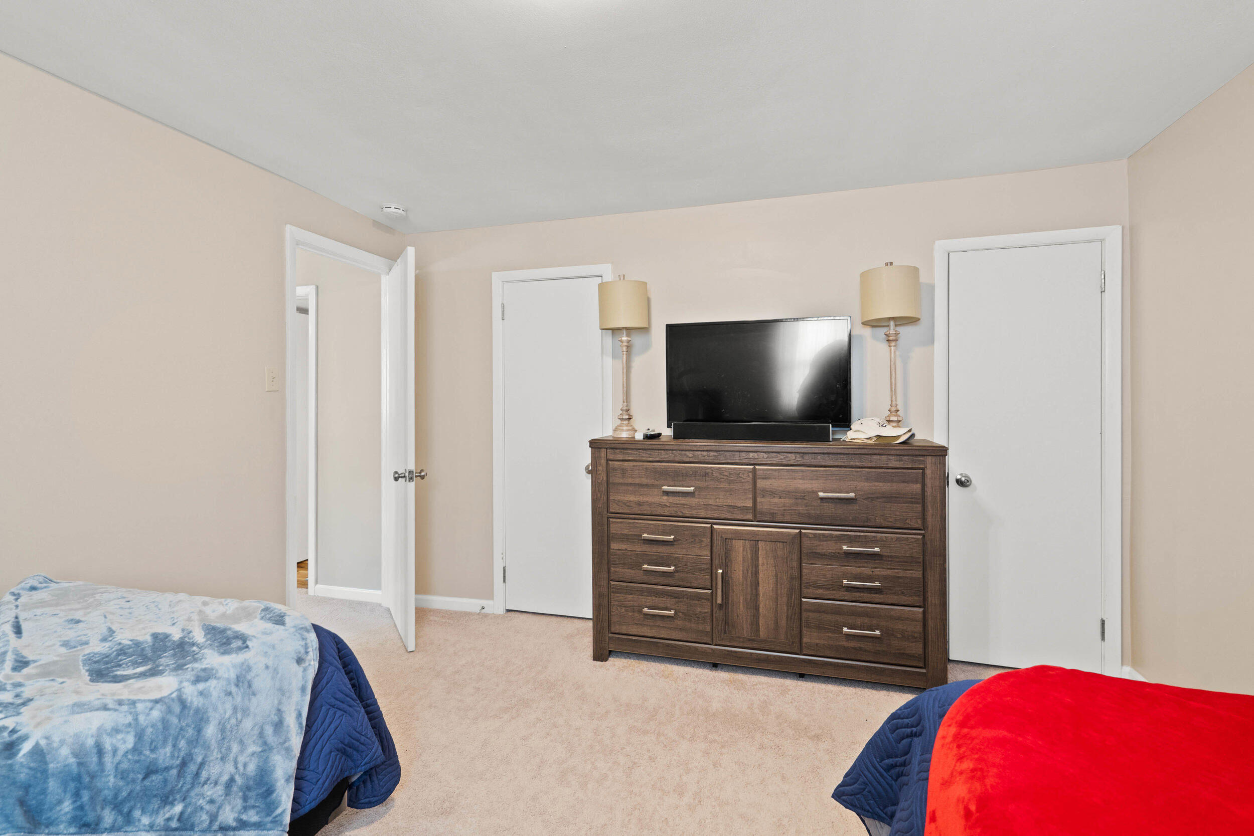 412 MAPLEWOOD DR