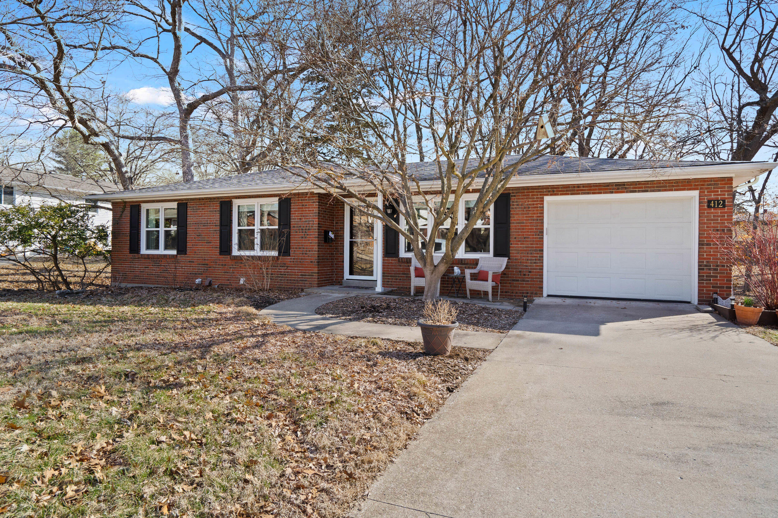 412 MAPLEWOOD DR
