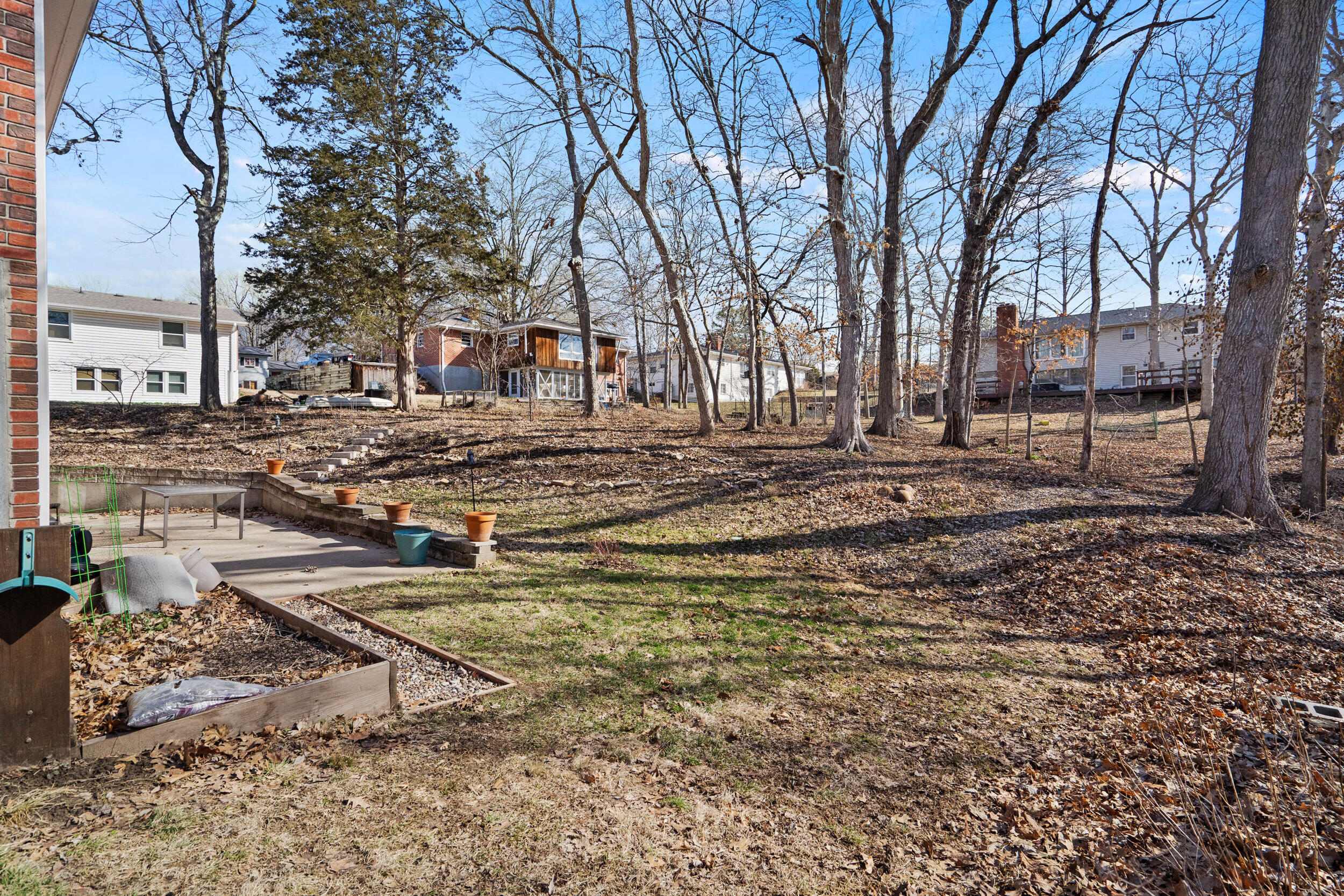 412 MAPLEWOOD DR