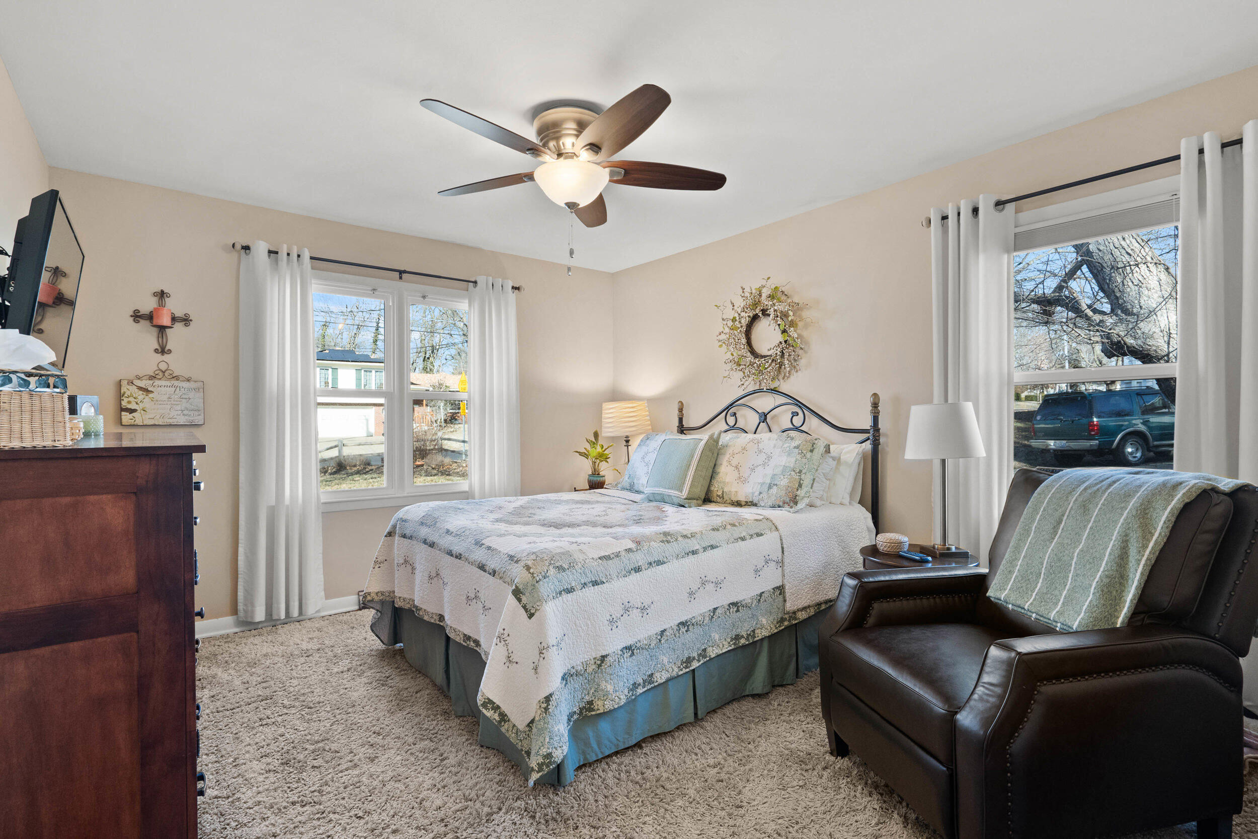 412 MAPLEWOOD DR