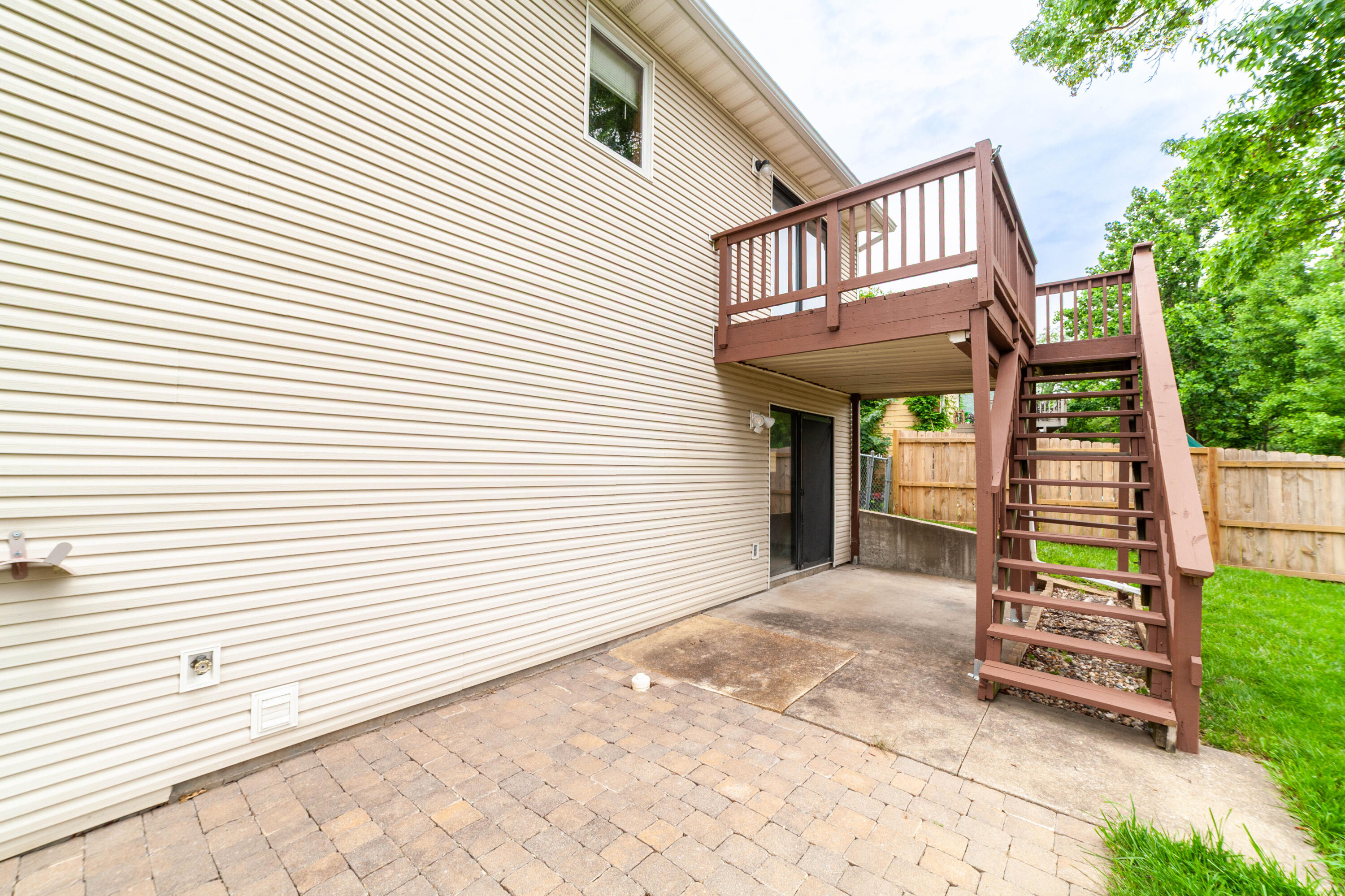 2107 WINCHESTER DR