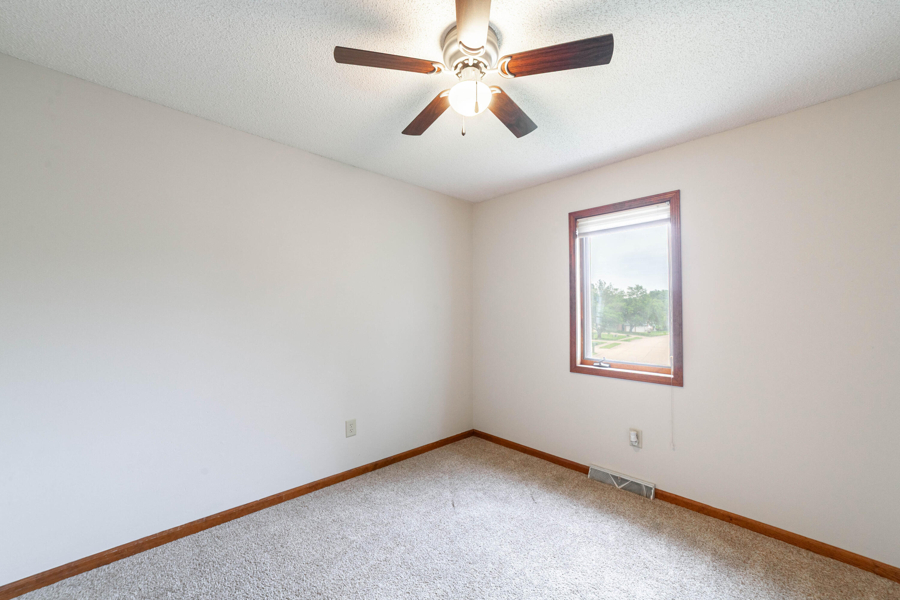 2107 WINCHESTER DR
