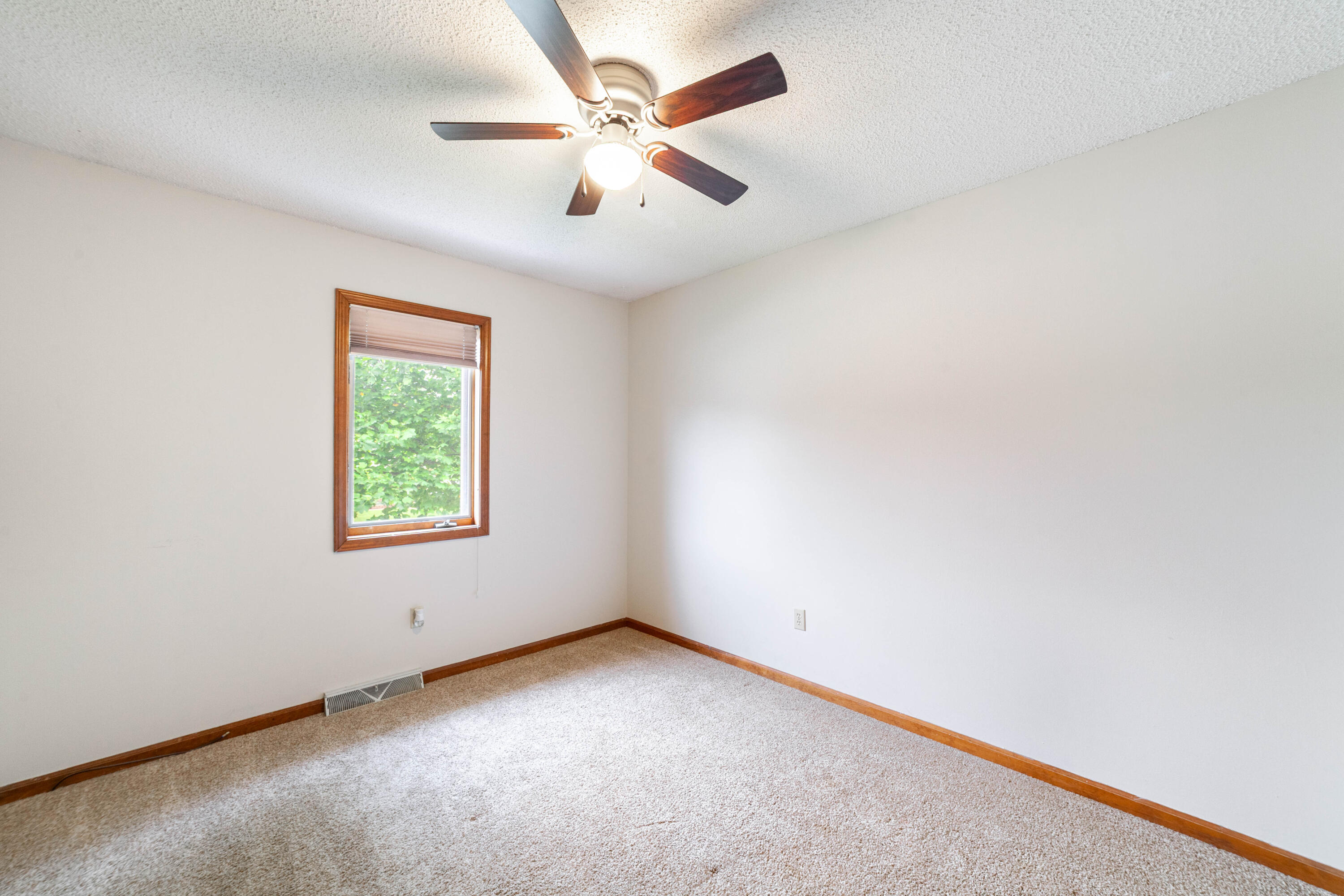 2107 WINCHESTER DR