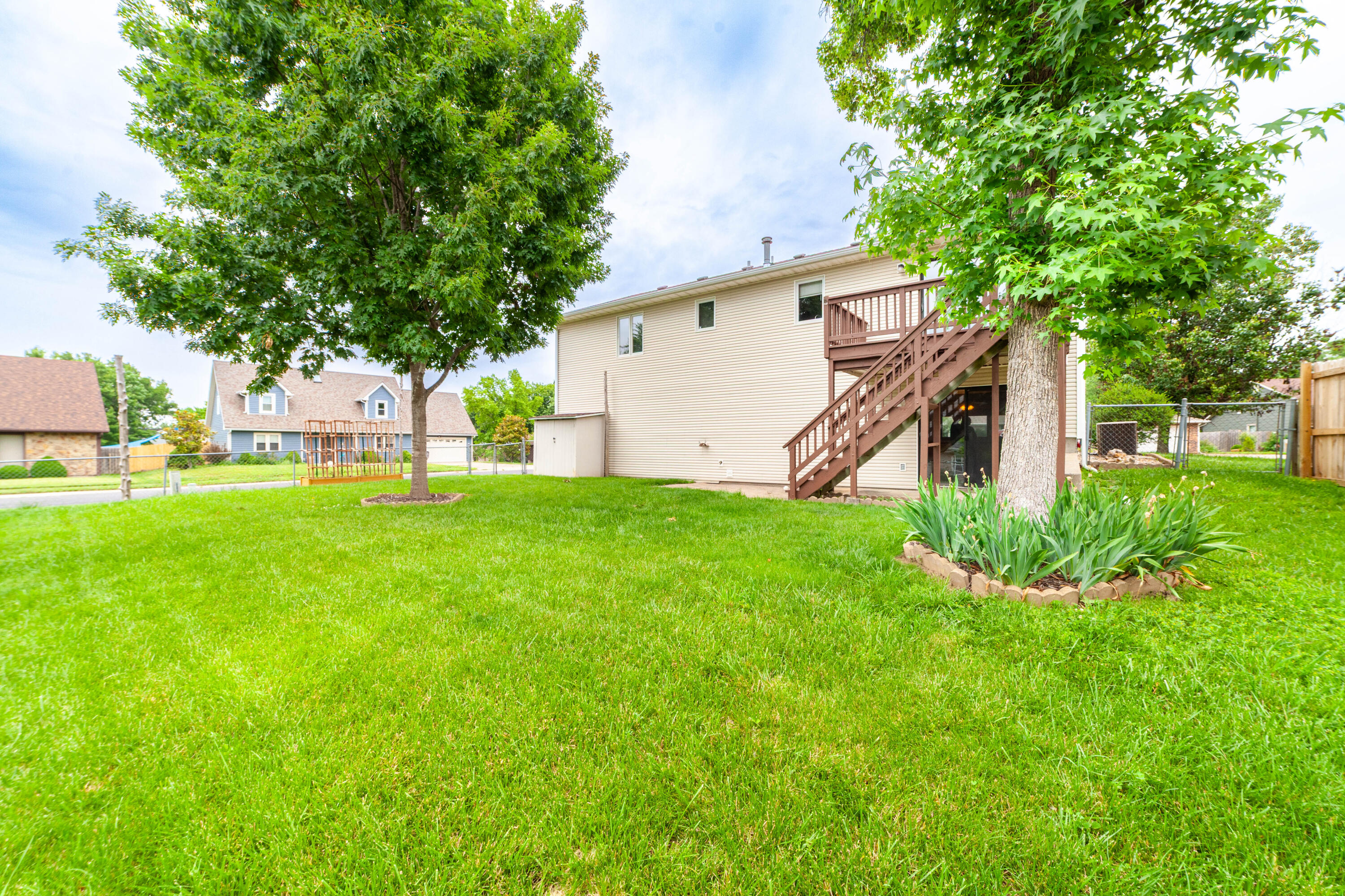 2107 WINCHESTER DR