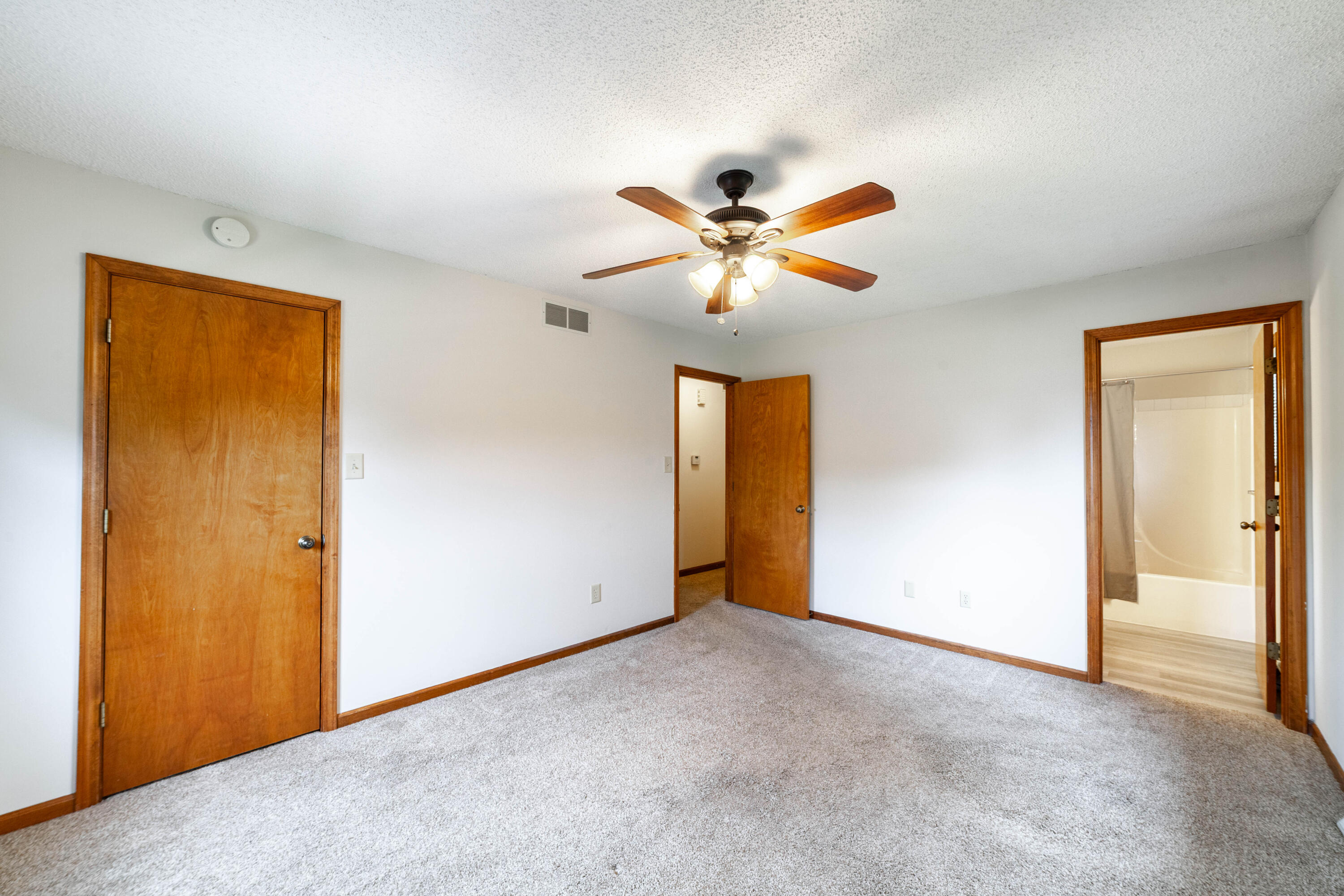 2107 WINCHESTER DR