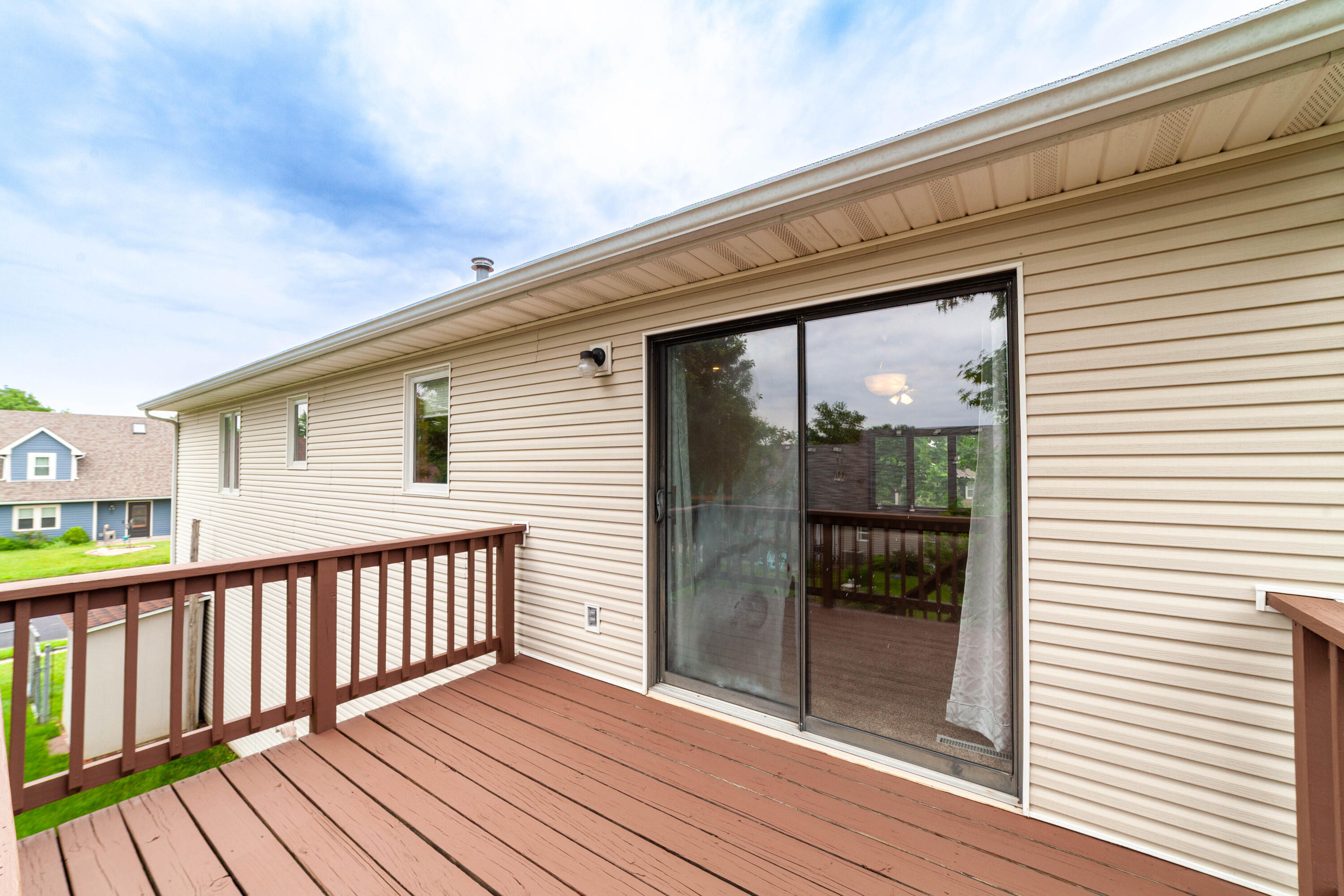2107 WINCHESTER DR