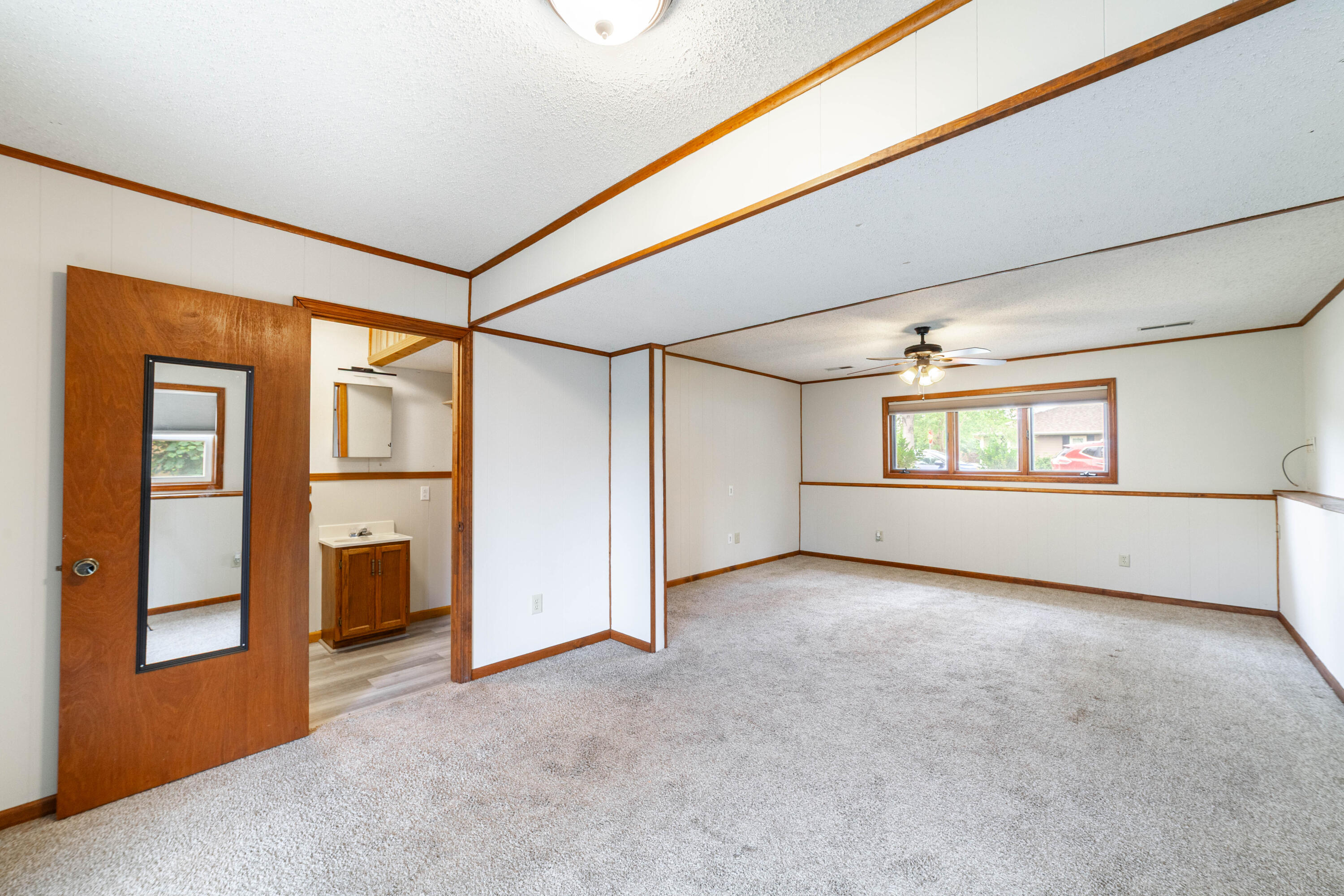 2107 WINCHESTER DR