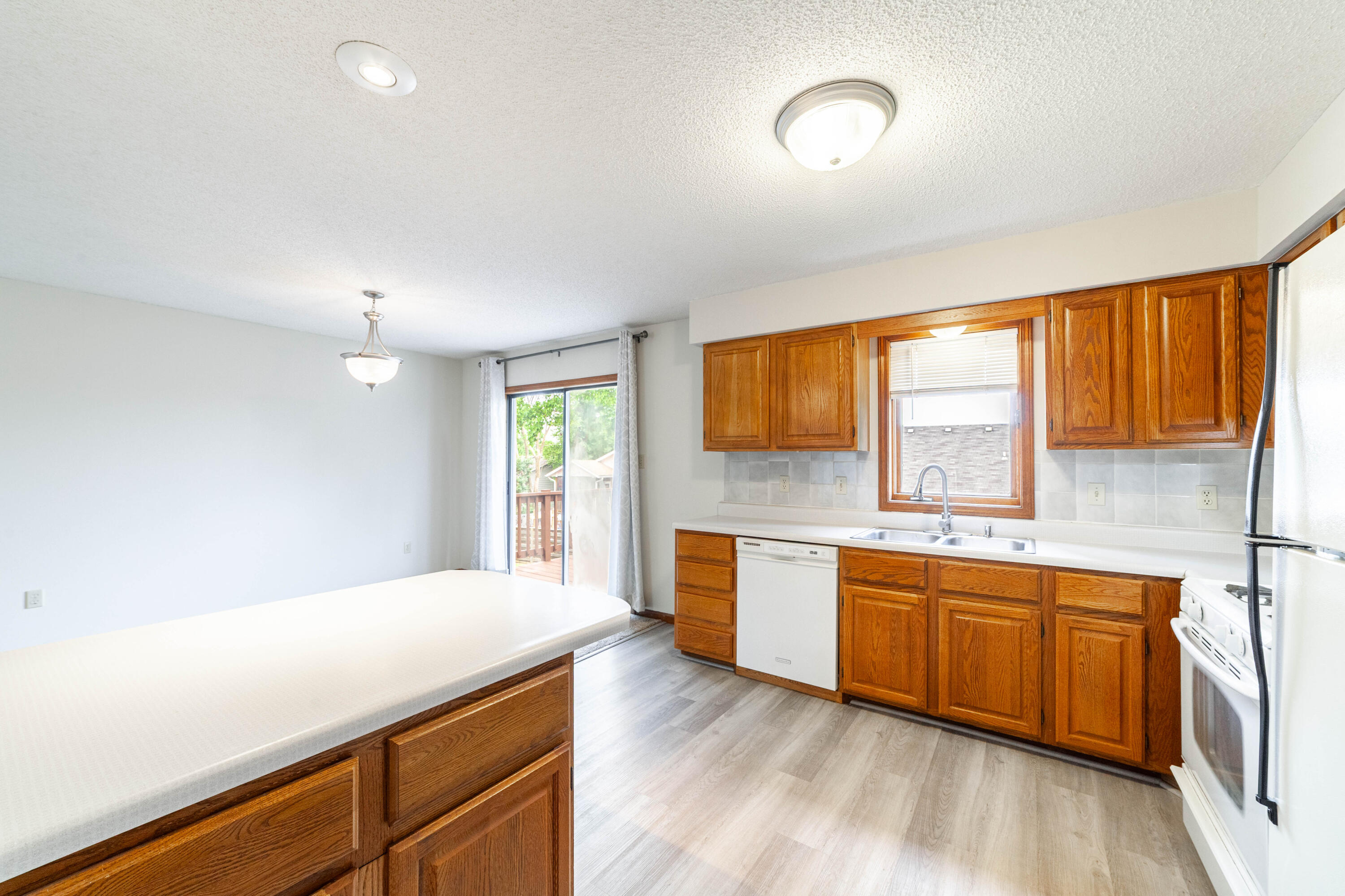 2107 WINCHESTER DR