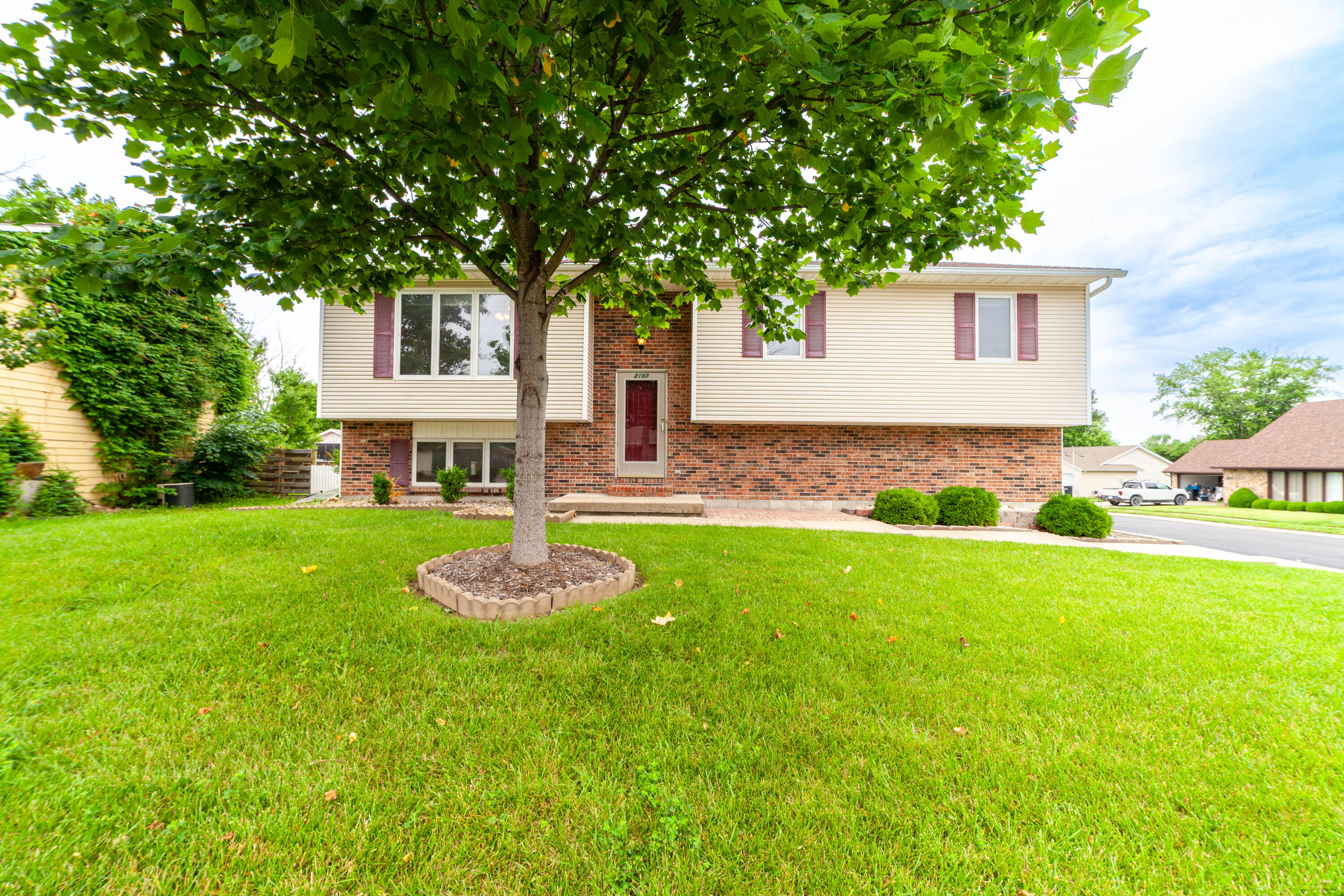 2107 WINCHESTER DR