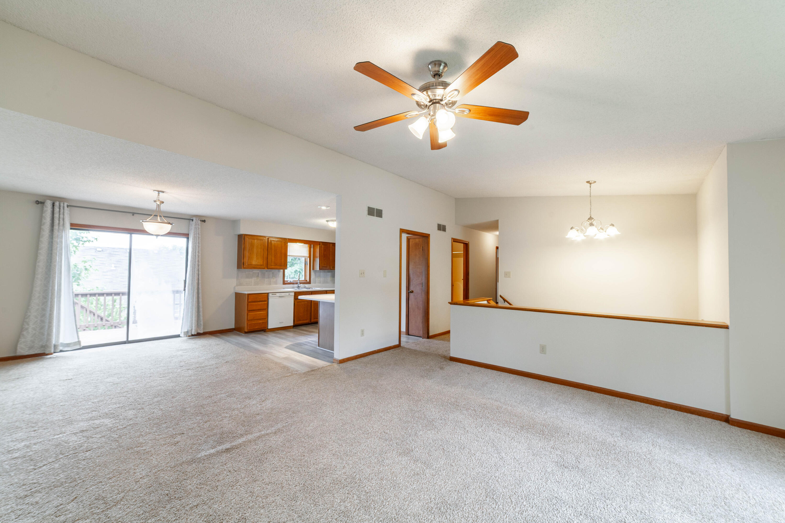 2107 WINCHESTER DR