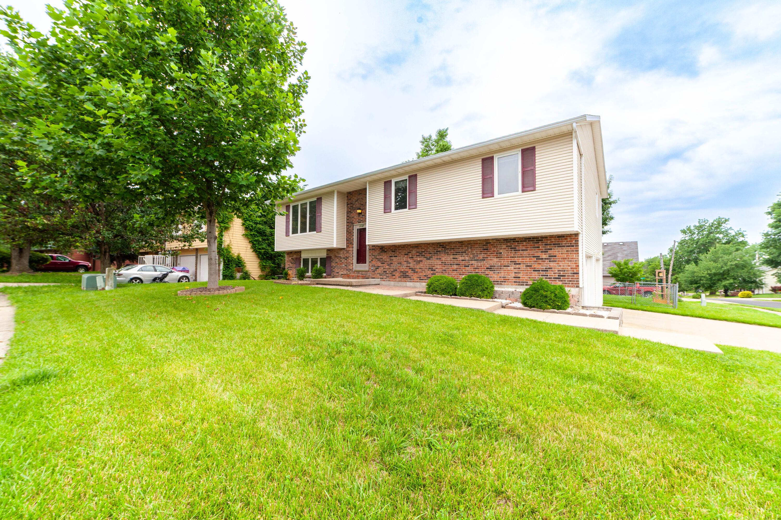2107 WINCHESTER DR